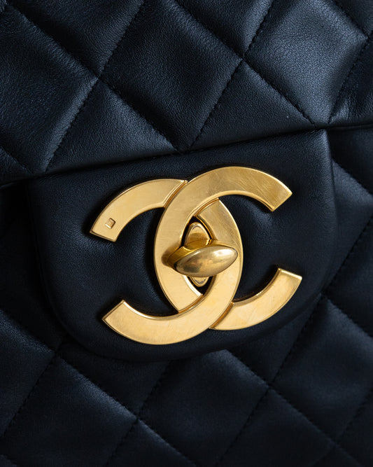 CHANEL Maxi Classic Flap