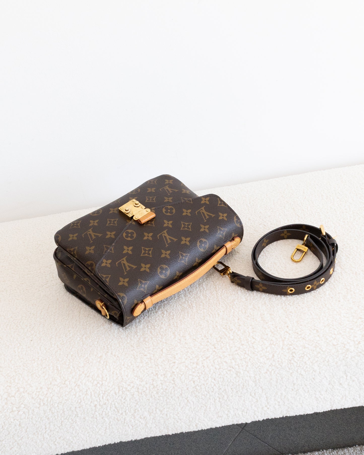LOUIS VUITON Pochette Metis