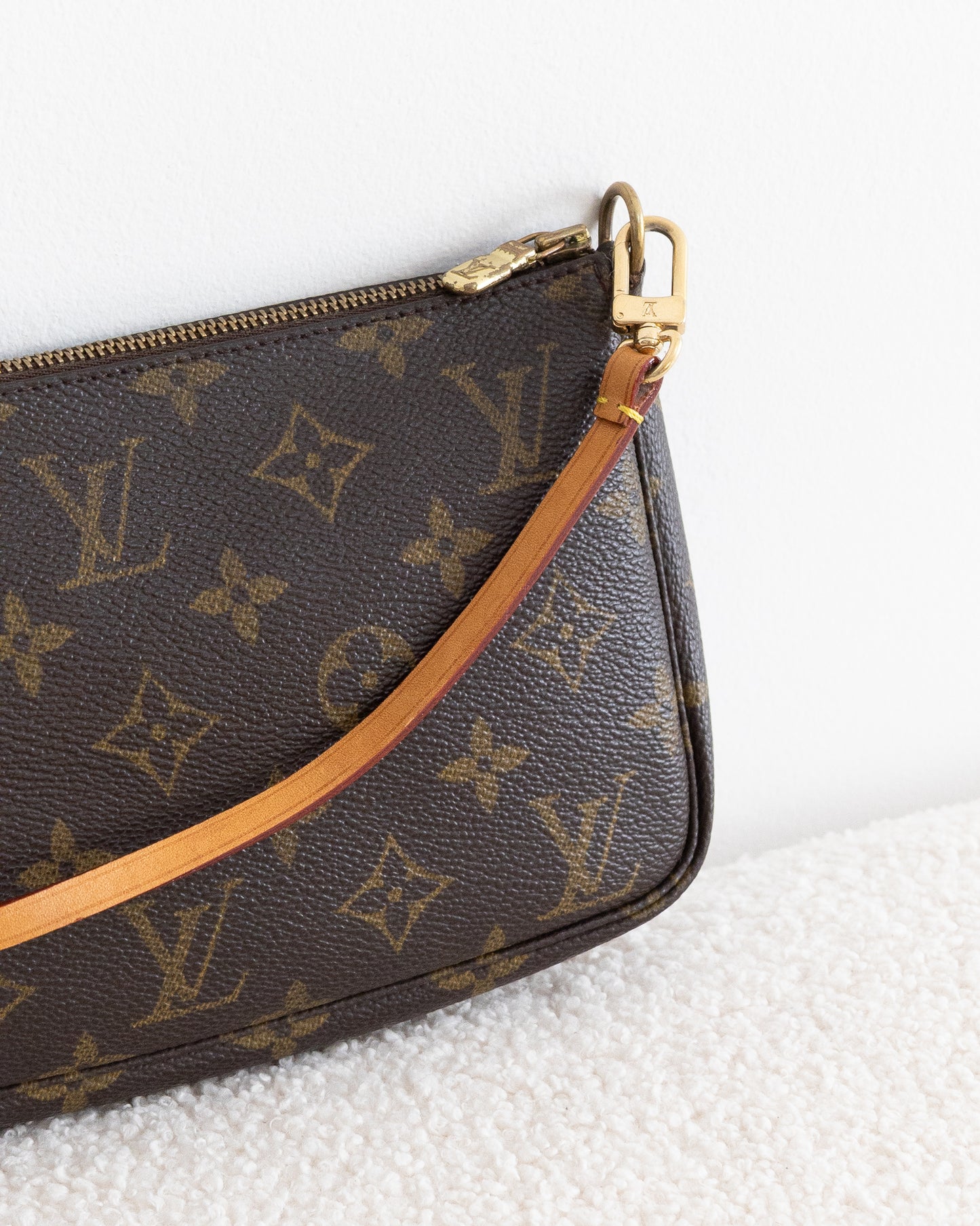LOUIS VUITTON Pochette Accessoires