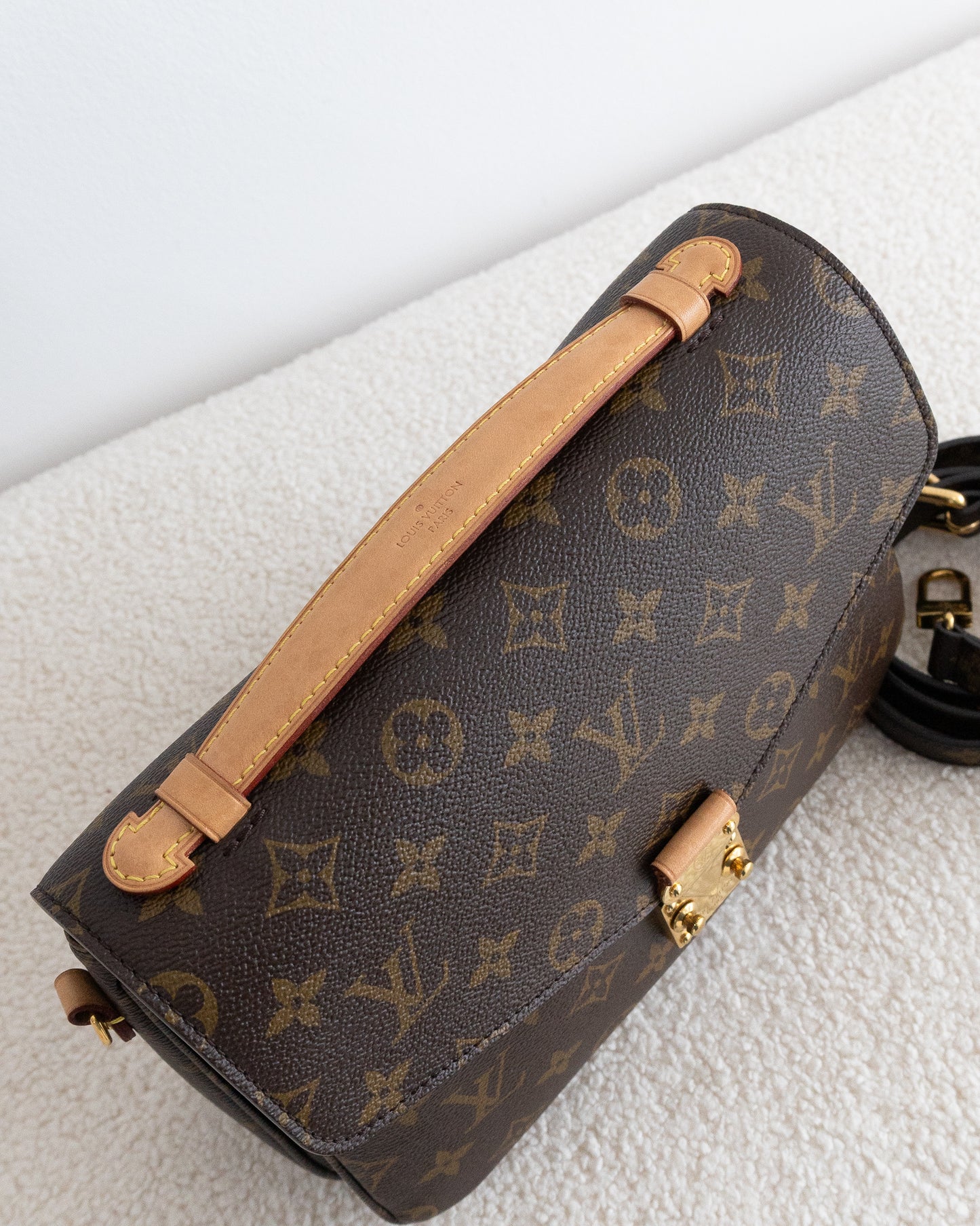 LOUIS VUITTON Pochette Metis