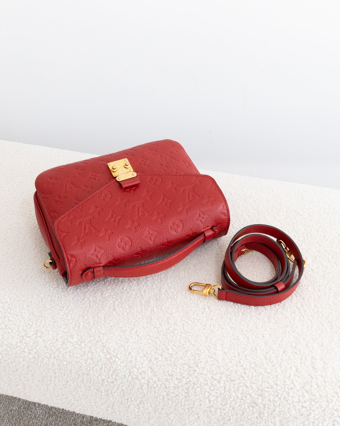 LOUIS VUITTON Pochette Metis