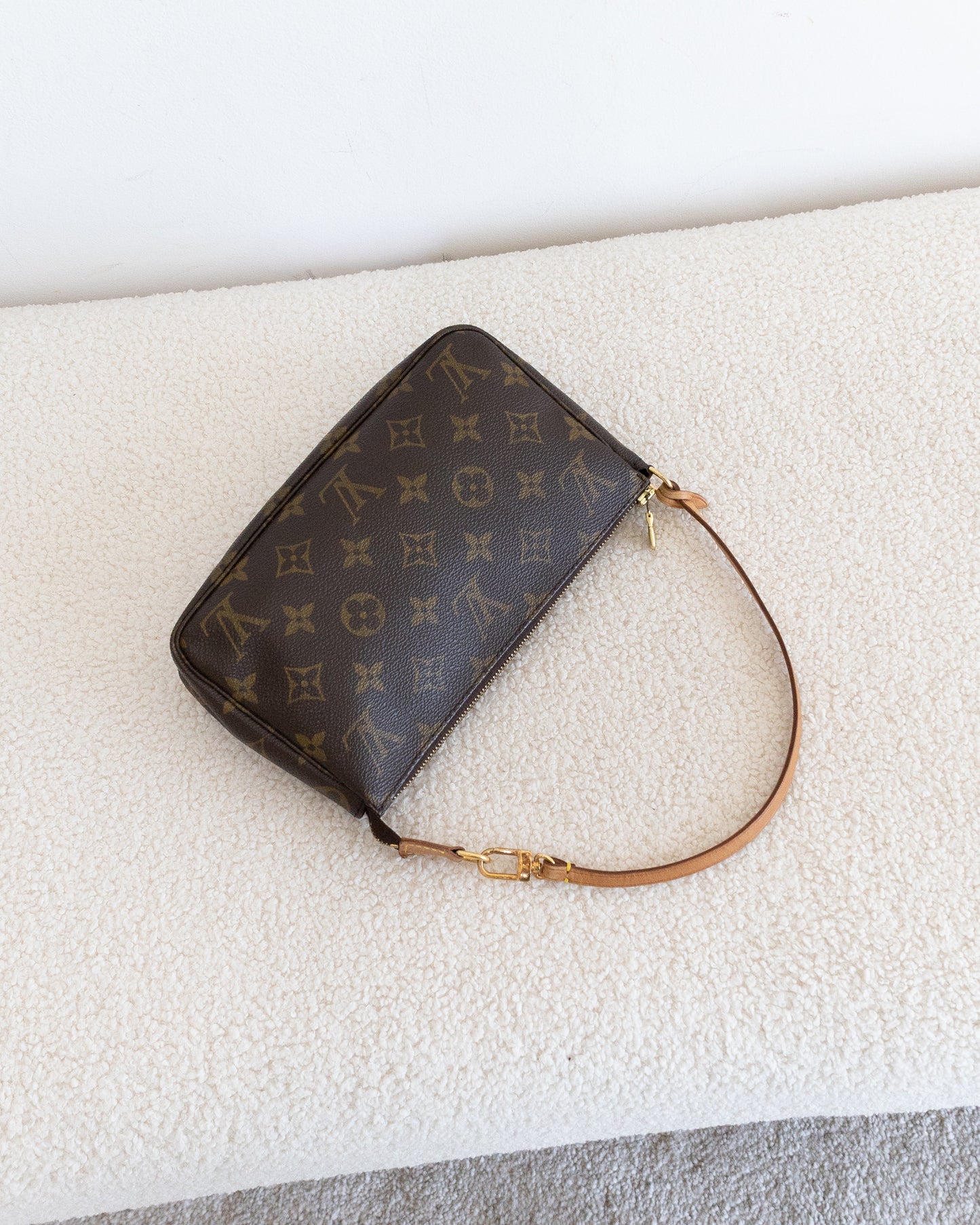 LOUIS VUITTON Pochette Accessoires
