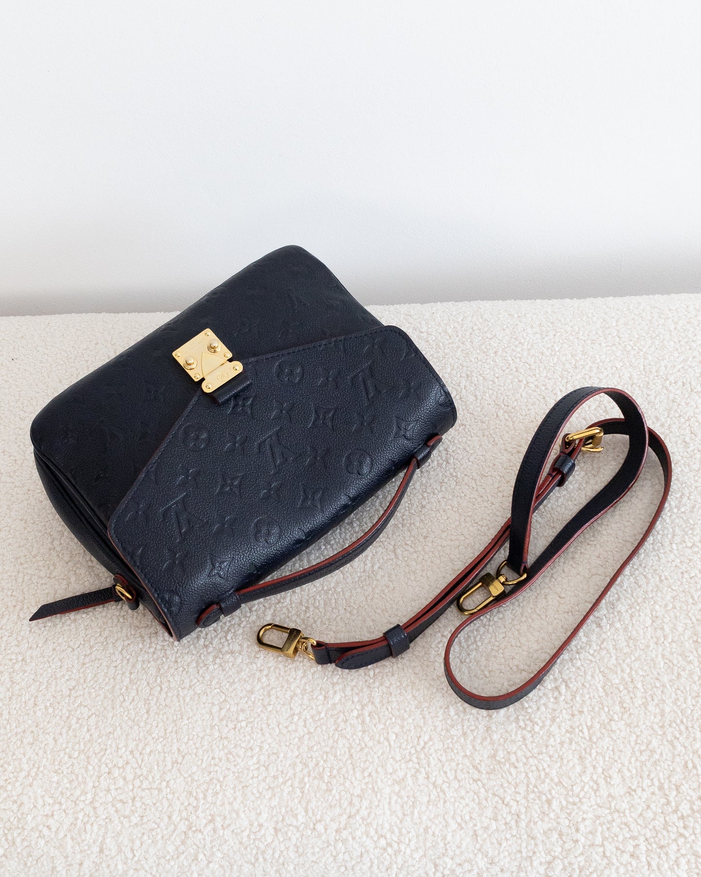 LOUIS VUITTON Pochette Metis