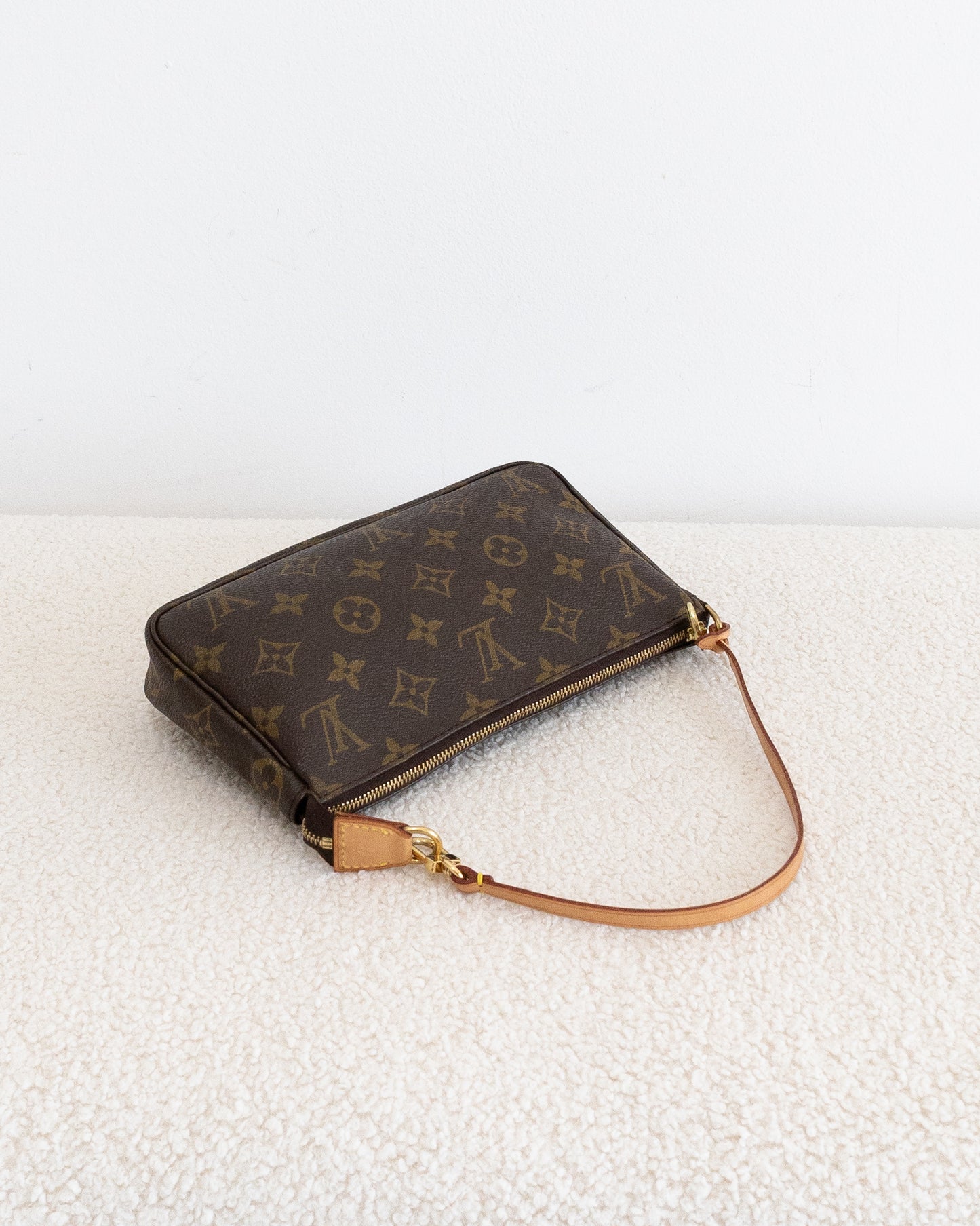 LOUIS VUITTON Pochette Accessoires