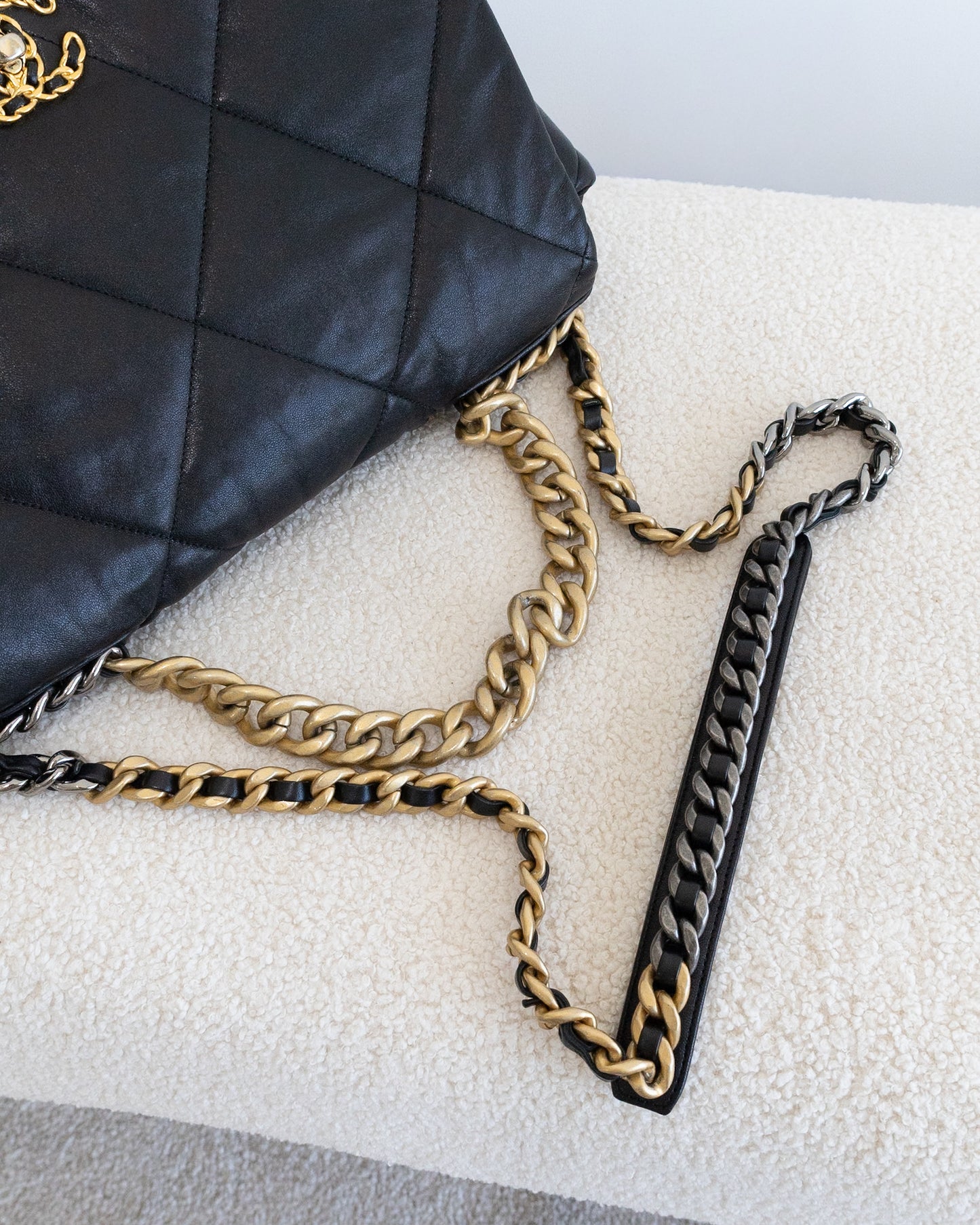 CHANEL 19 Maxi