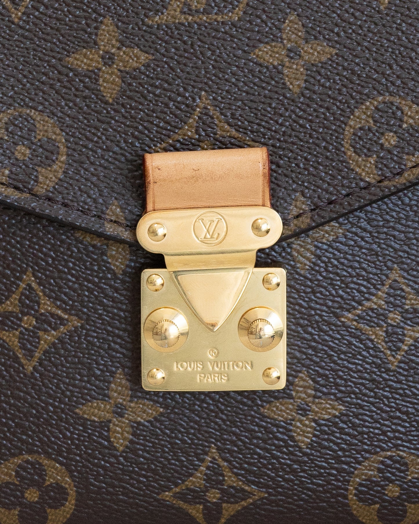 LOUIS VUITTON Pochette Metis
