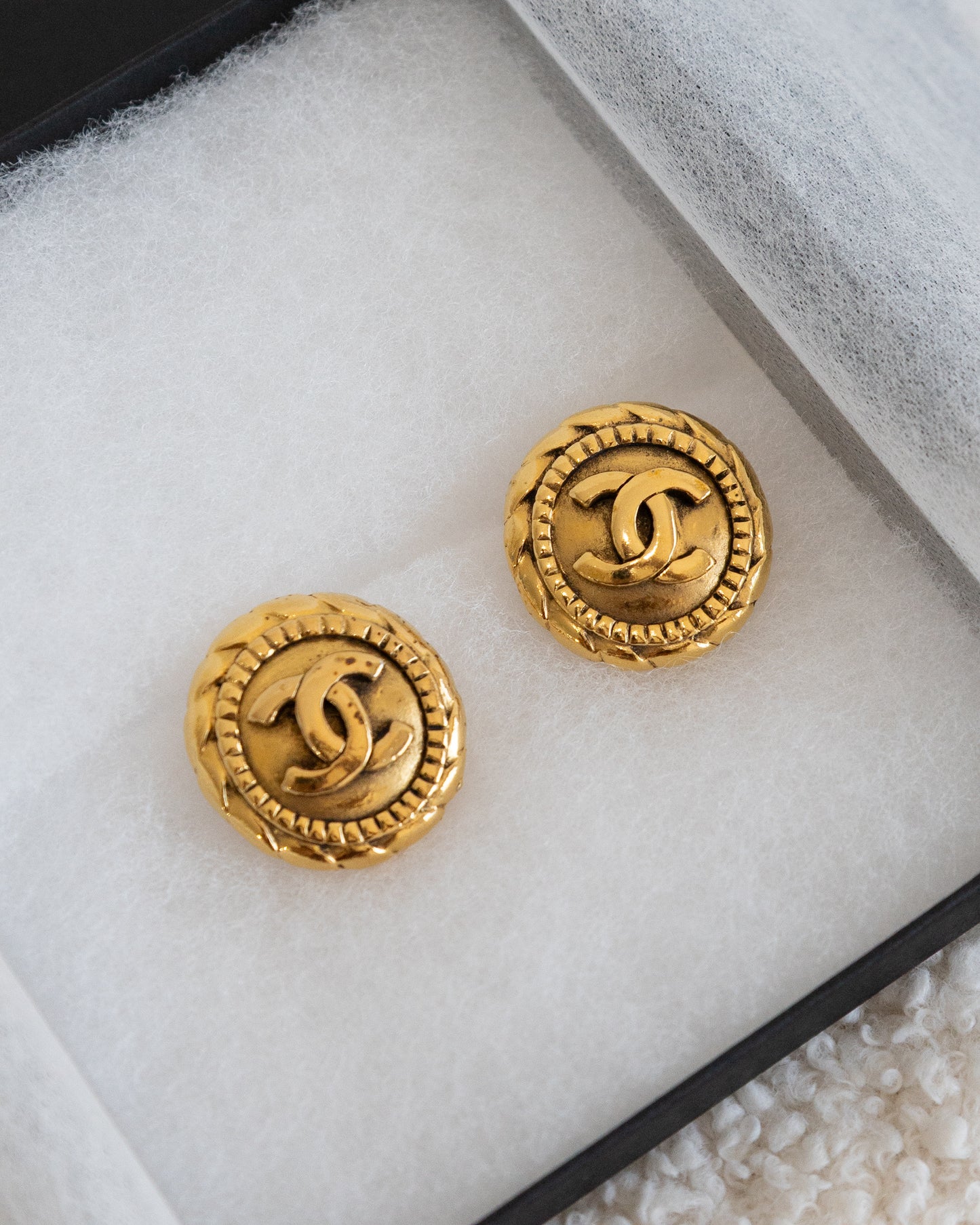 CHANEL CC Round Earrings