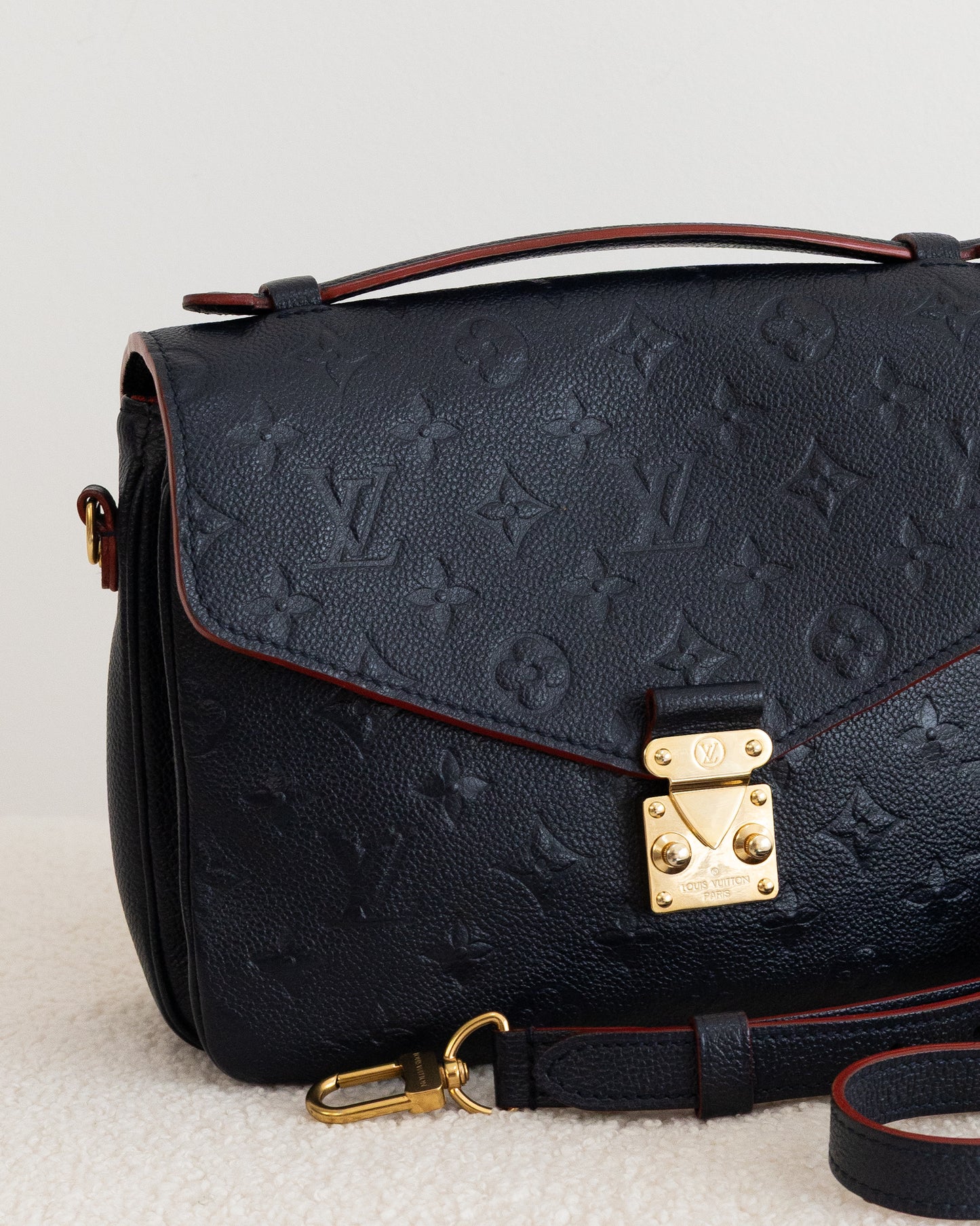 LOUIS VUITTON Pochette Metis