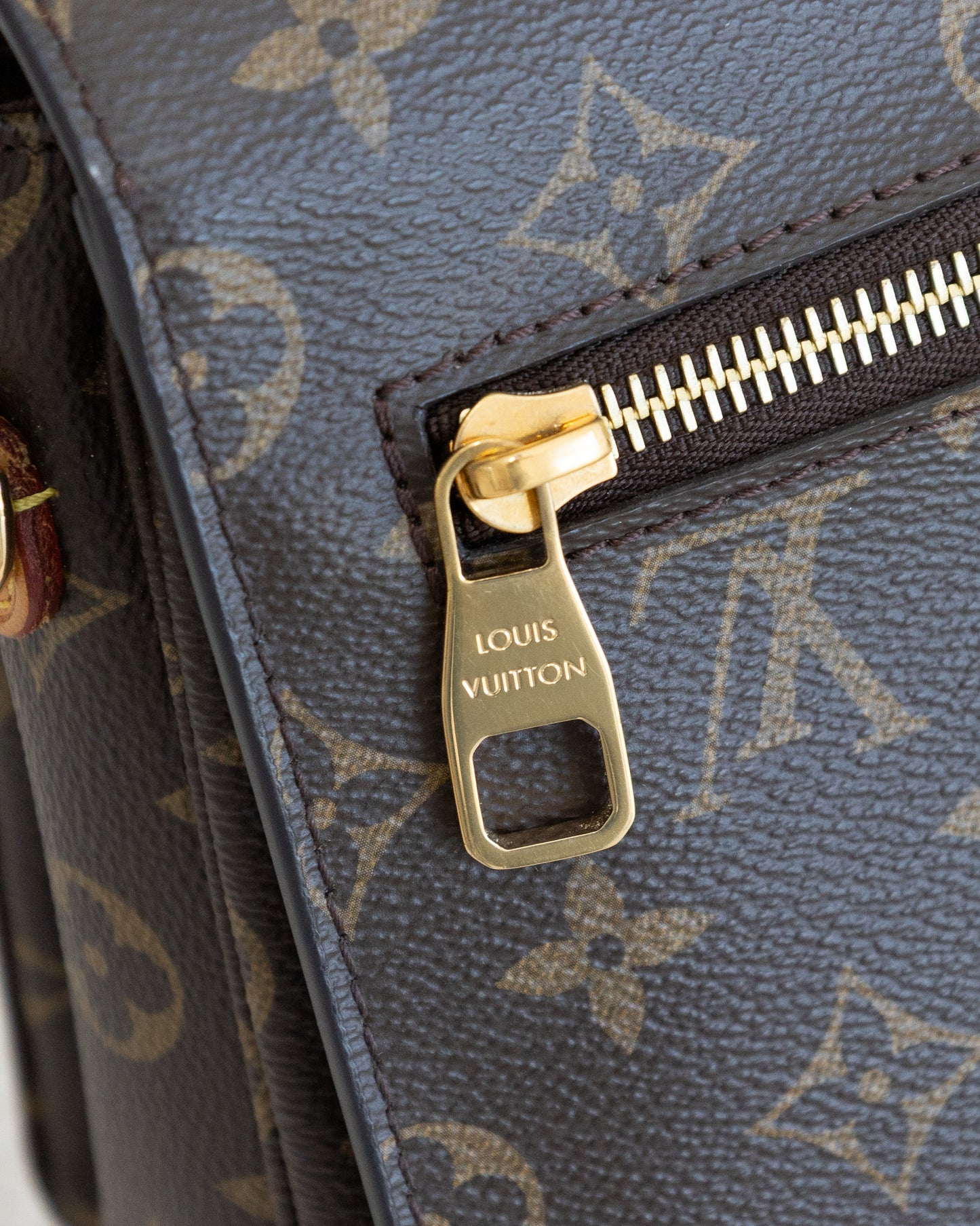 LOUIS VUITTON Pochette Metis