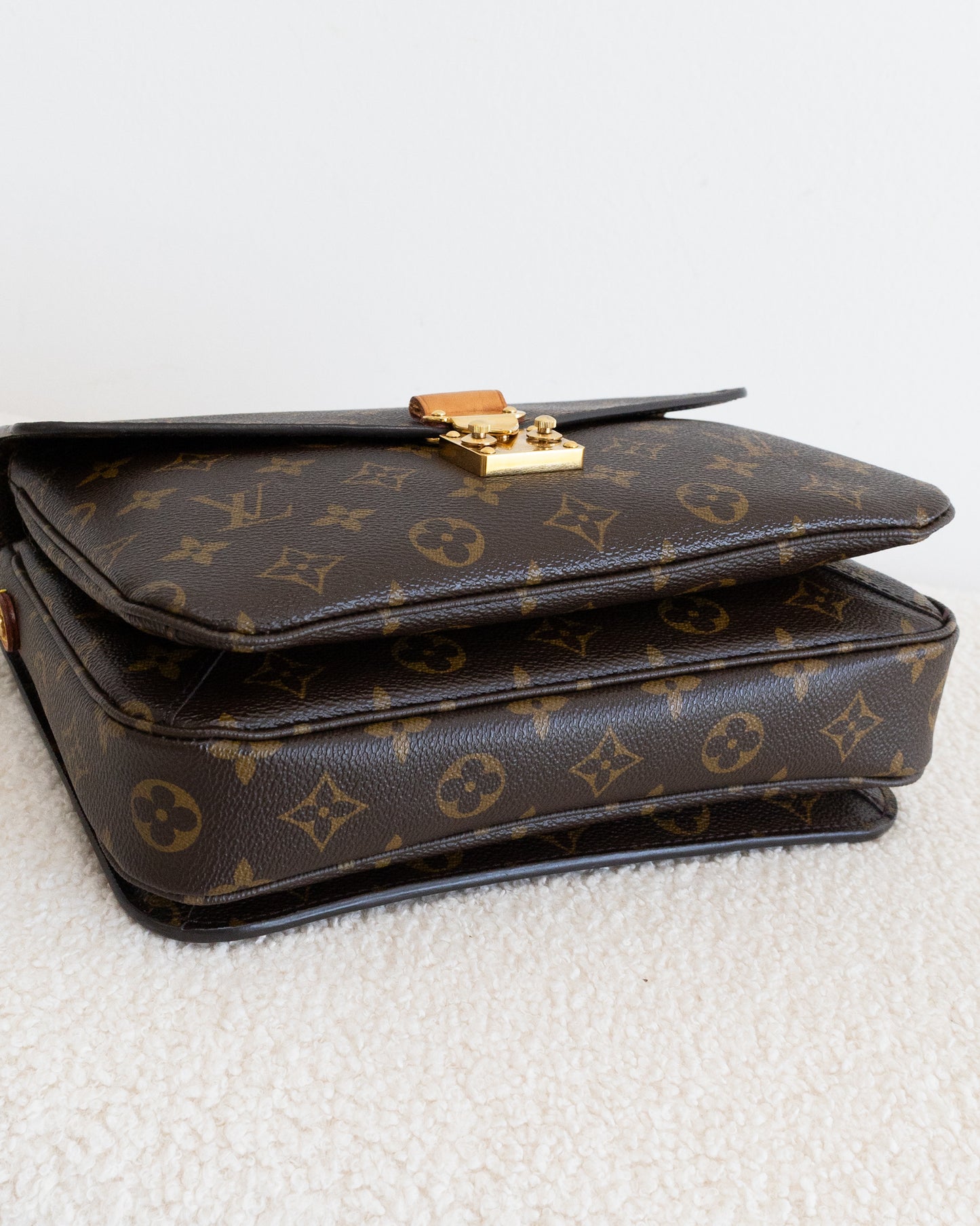 LOUIS VUITON Pochette Metis