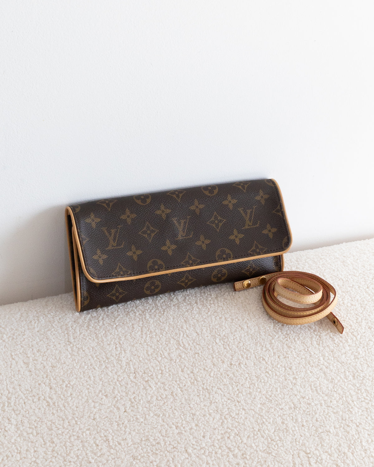 LOUIS VUITTON Pochette Twin GM