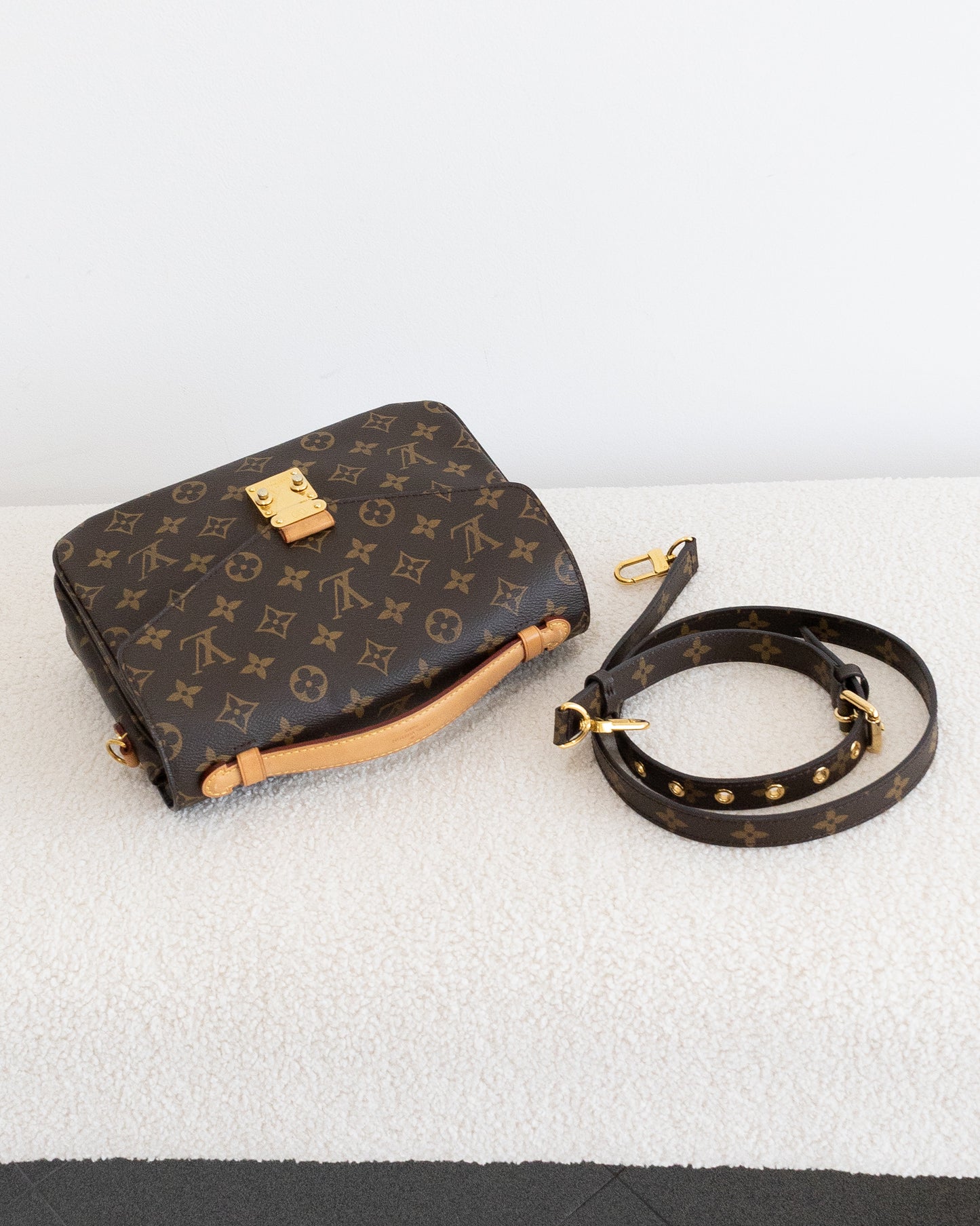 LOUIS VUITTON Pochette Metis