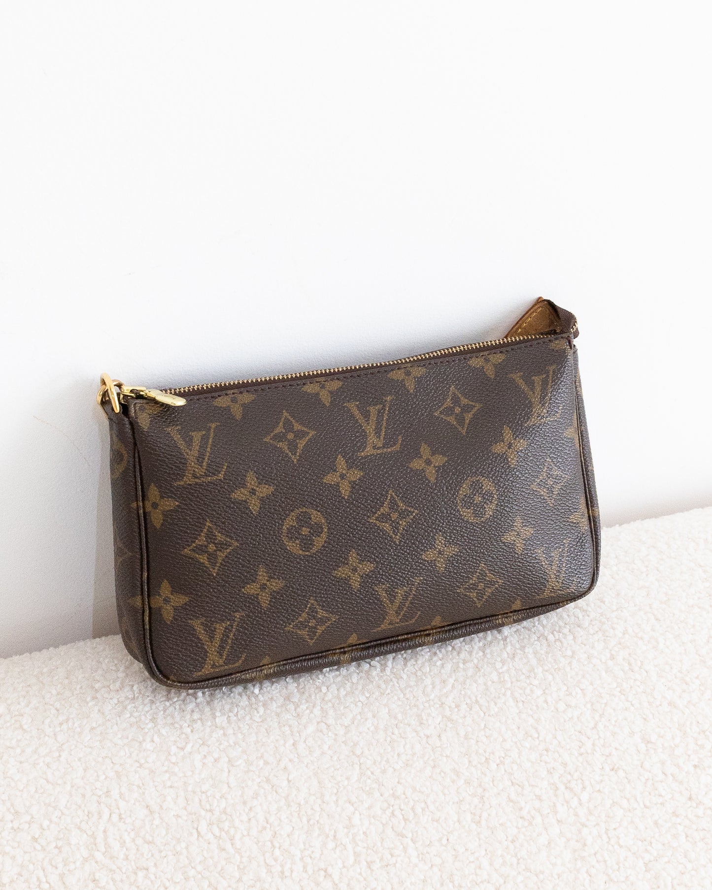 LOUIS VUITTON Pochette Accessoires