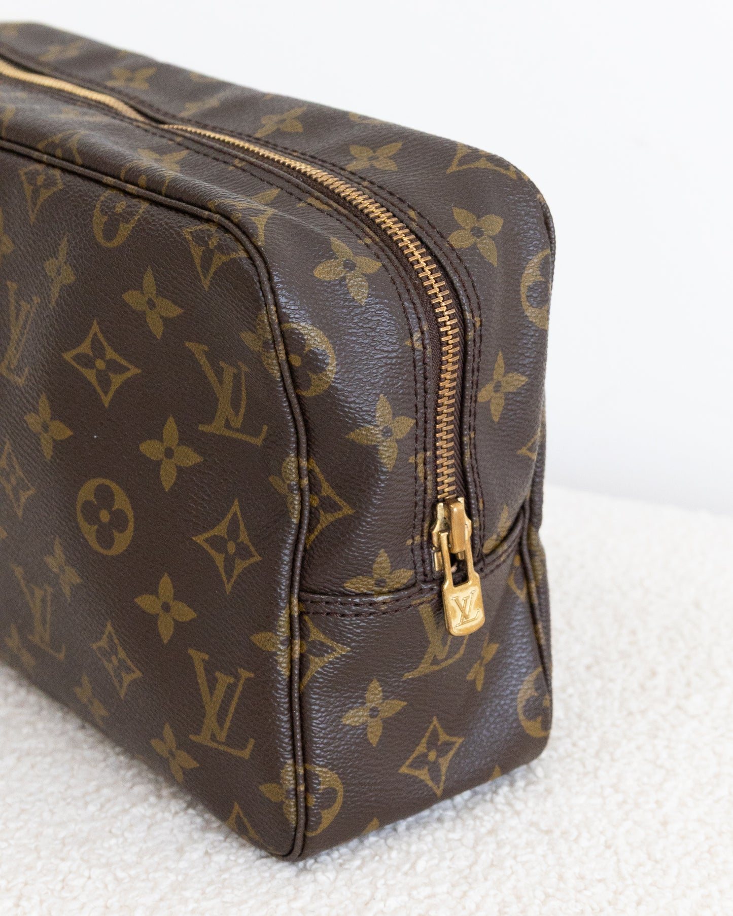 LOUIS VUITTON Trousse 28
