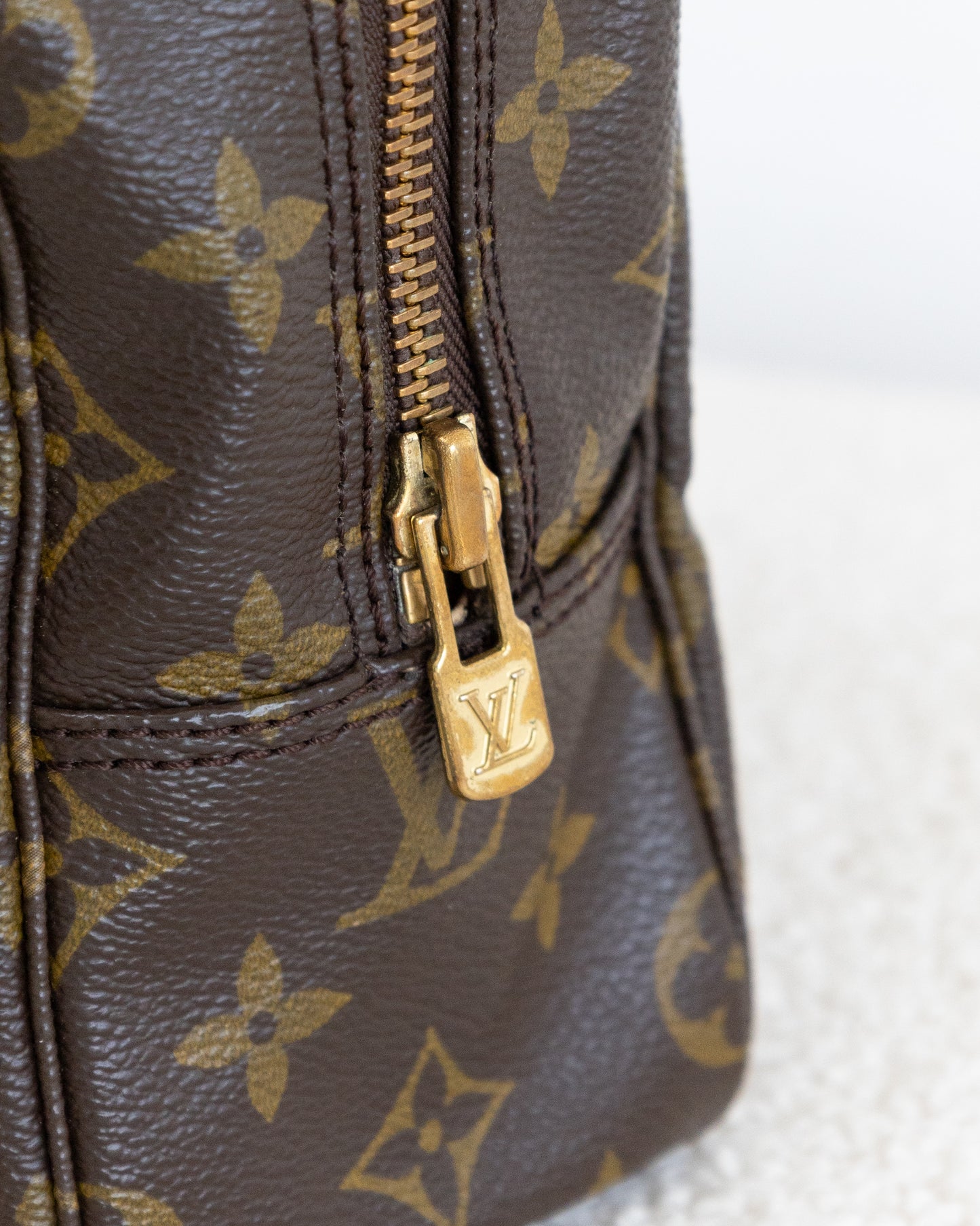LOUIS VUITTON Trousse 28