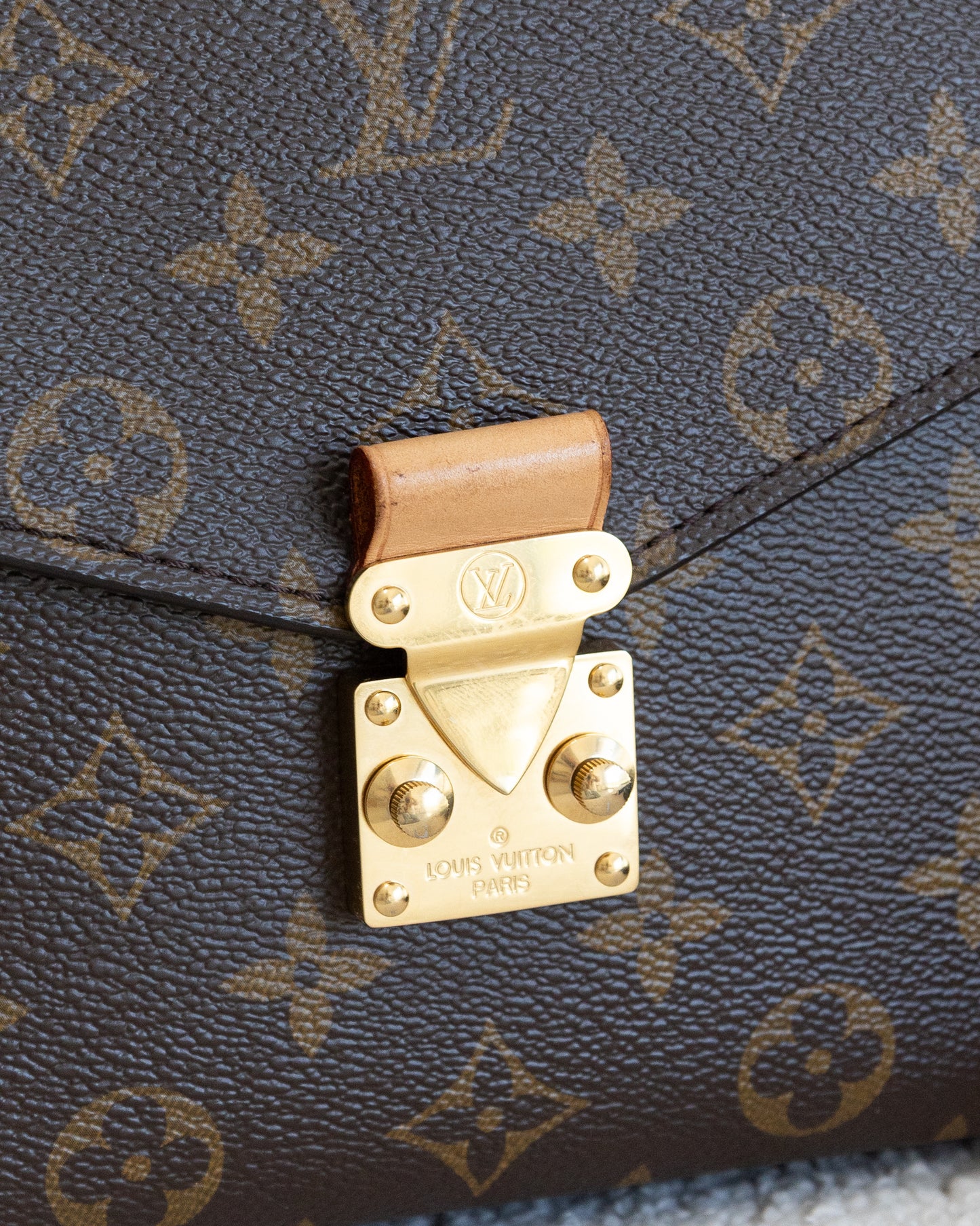 LOUIS VUITTON Pochette Metis