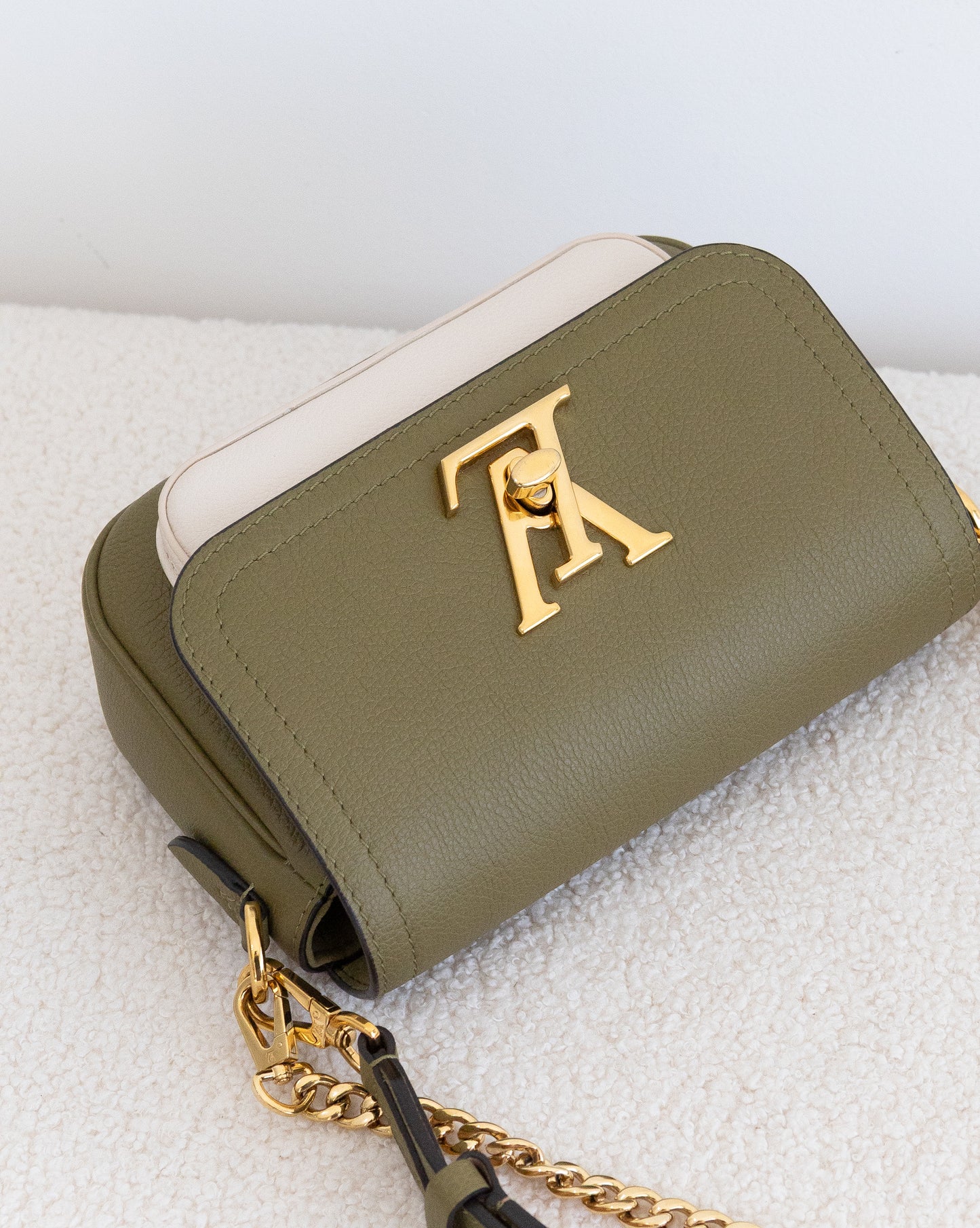 LOUIS VUITTON LockMe Tender