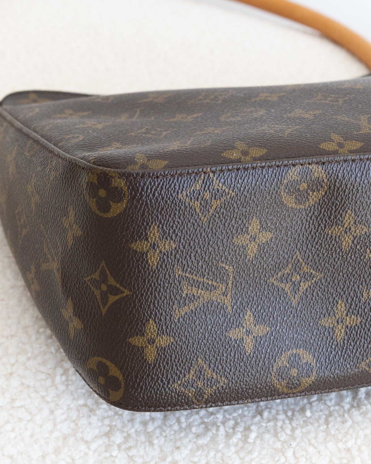 LOUIS VUITTON Looping MM