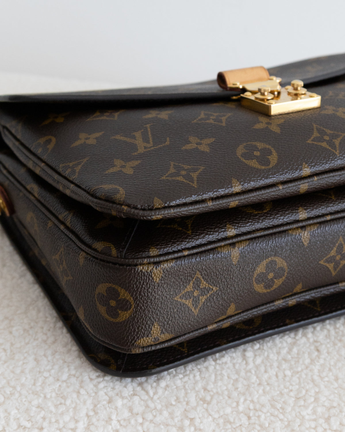 LOUIS VUITTON Pochette Metis