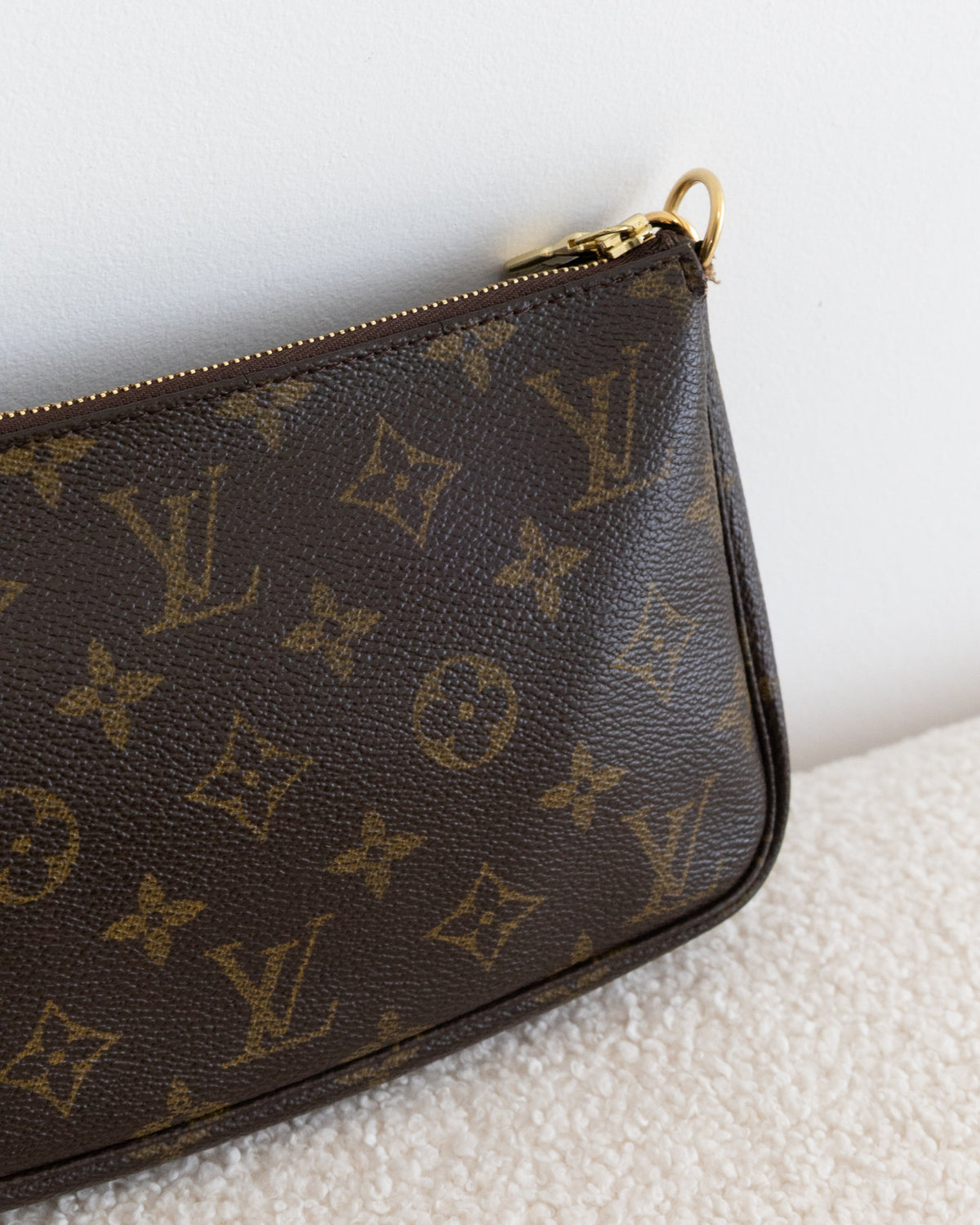 LOUIS VUITTON Pochette Accessoires