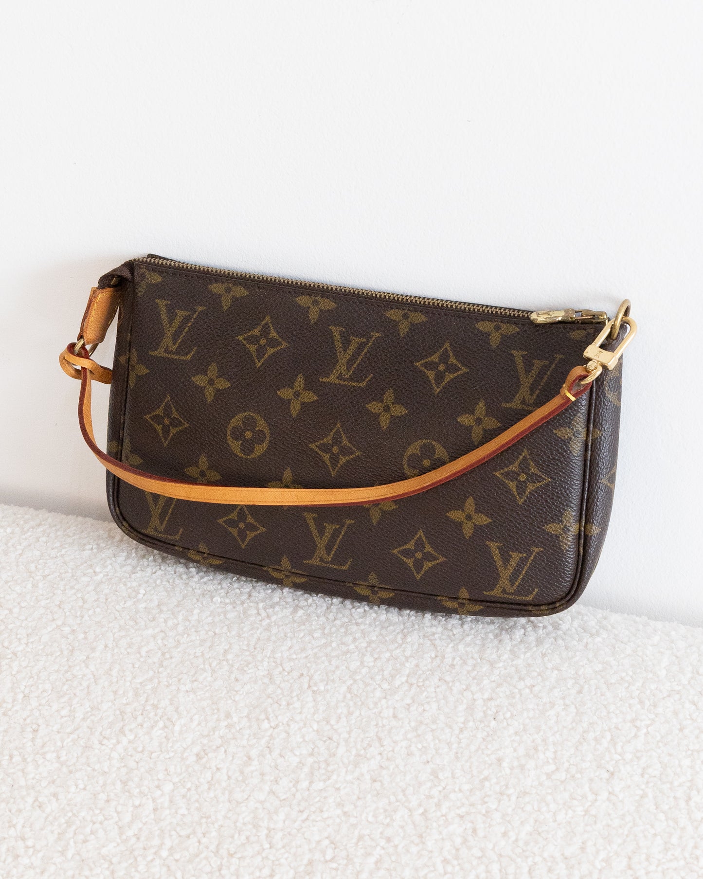 LOUIS VUITTON Pochette Accessoires
