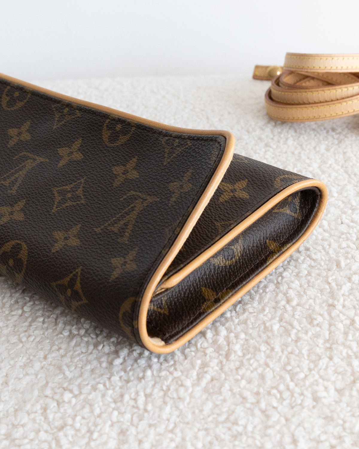 LOUIS VUITTON Pochette Twin GM