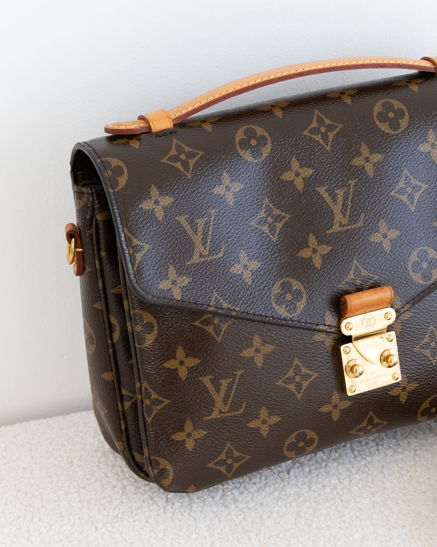 LOUIS VUITTON Pochette Metis