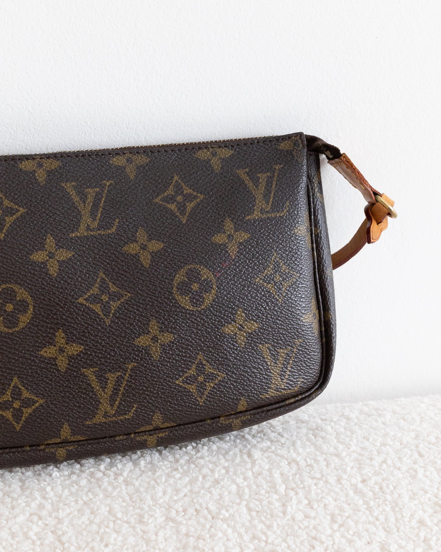 LOUIS VUITTON Pochette Accessoires