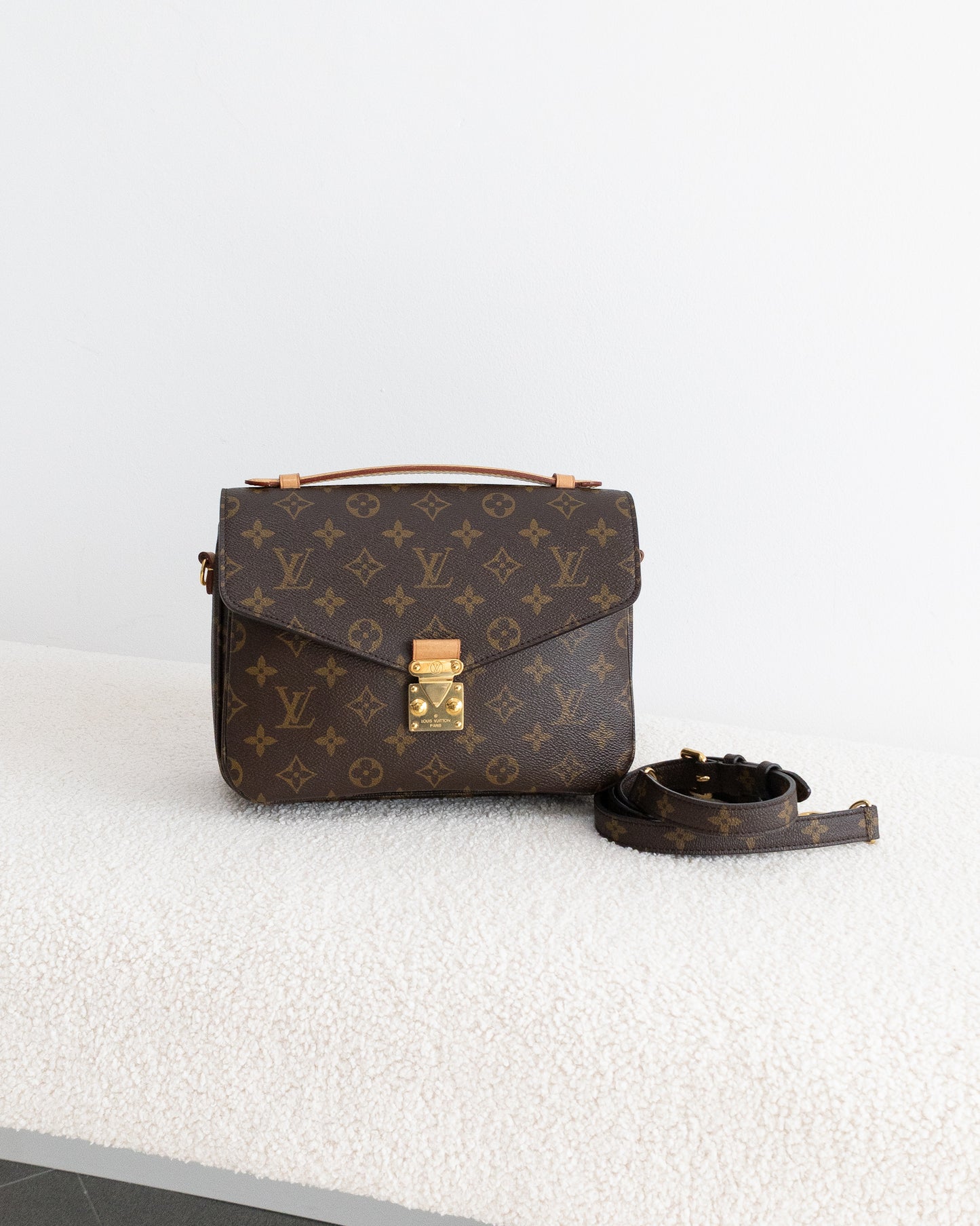 LOUIS VUITTON Pochette Metis
