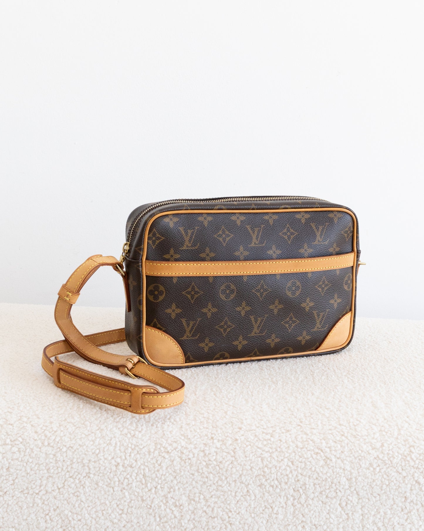 LOUIS VUITTON Trocadero 27