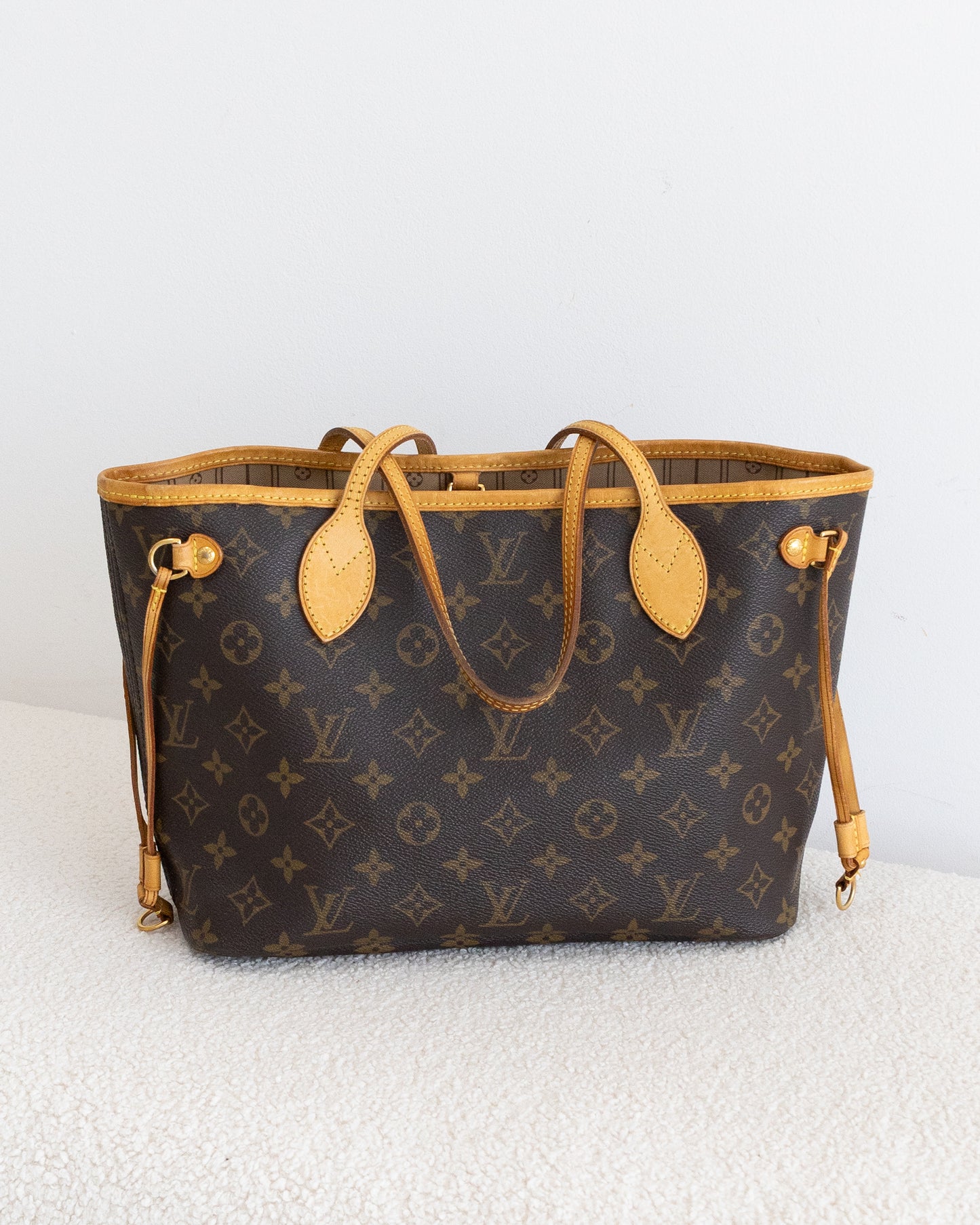 LOUIS VUITTON Neverfull PM