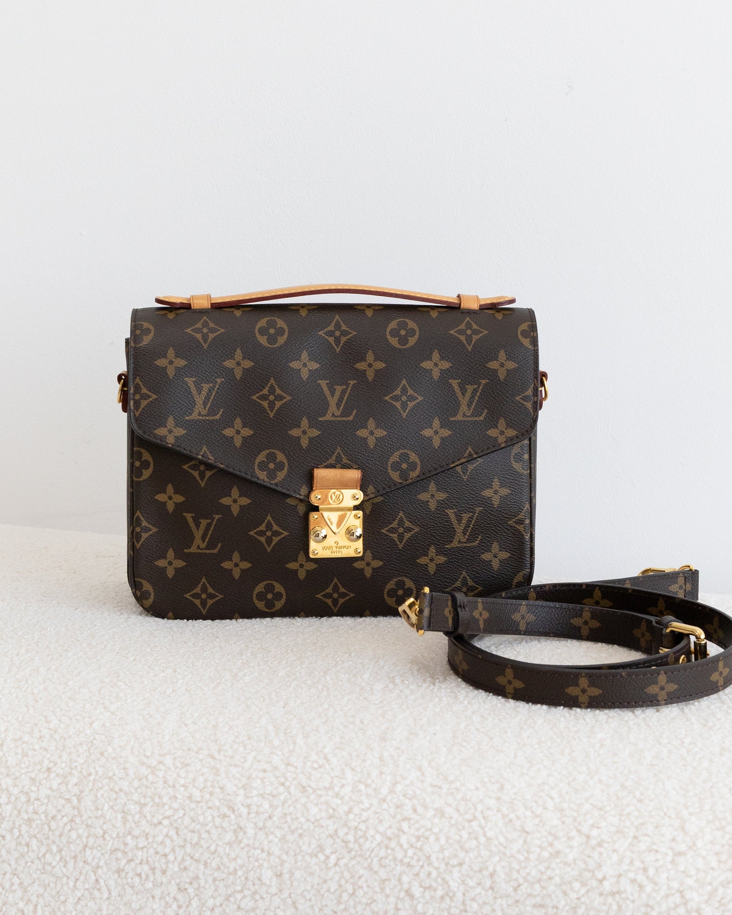 LOUIS VUITTON Pochette Metis