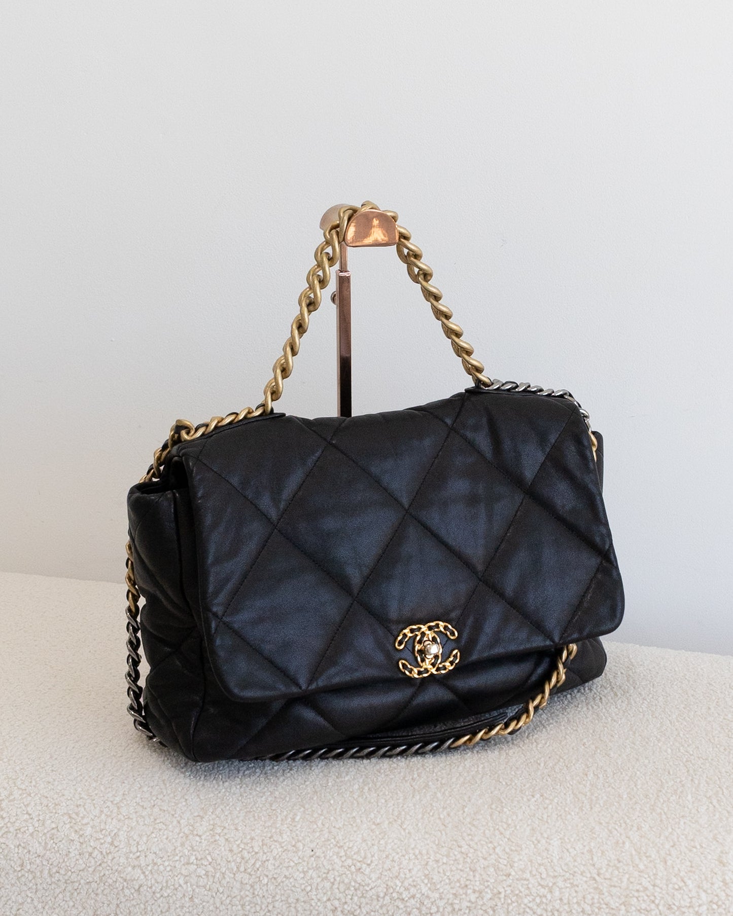 CHANEL 19 Maxi