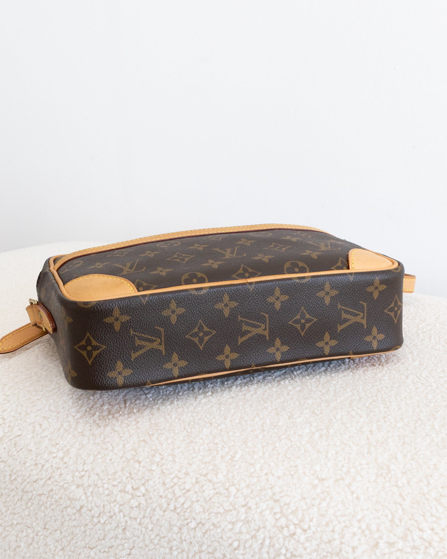 LOUIS VUITTON Trocadero 27