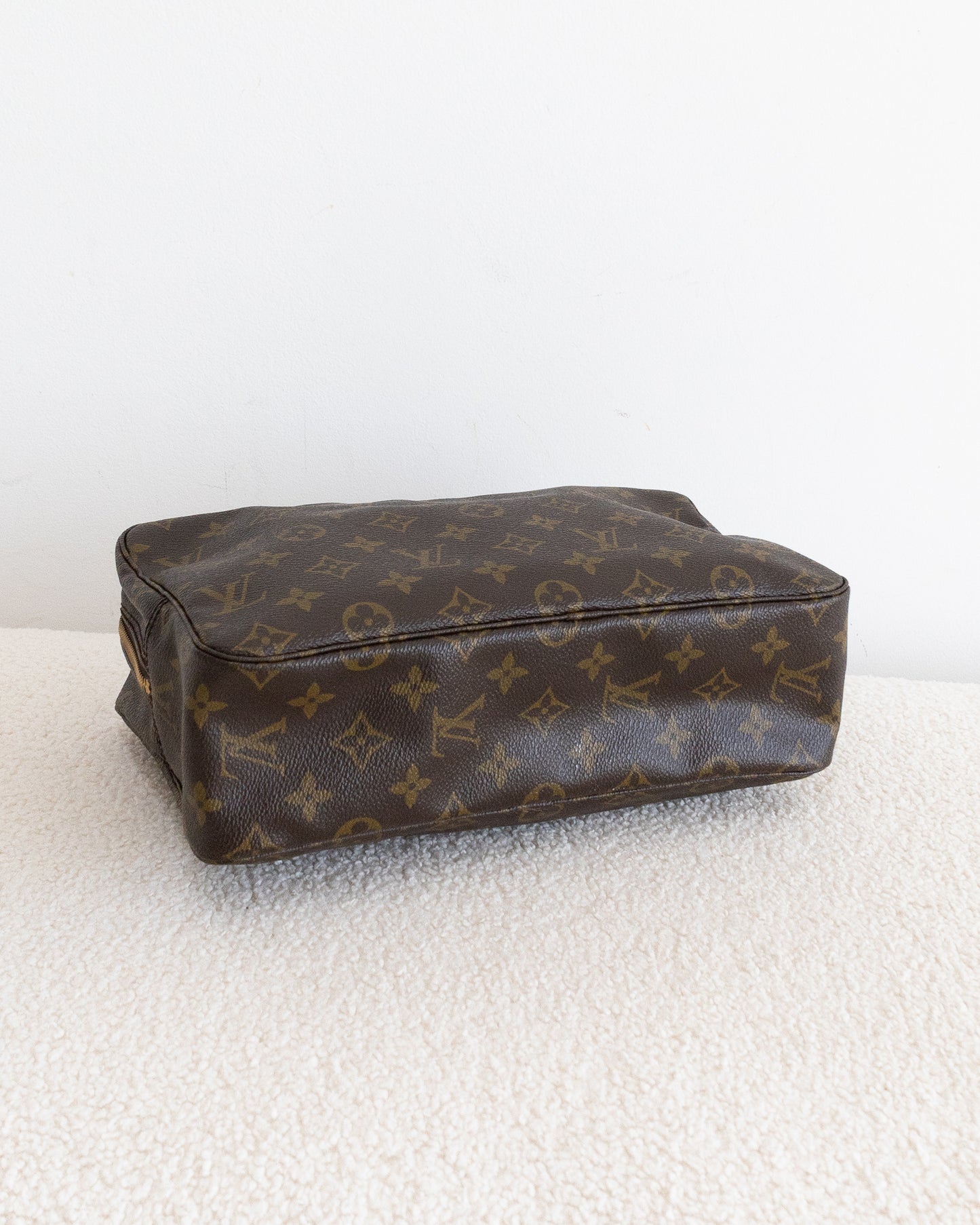 LOUIS VUITTON Trousse 28