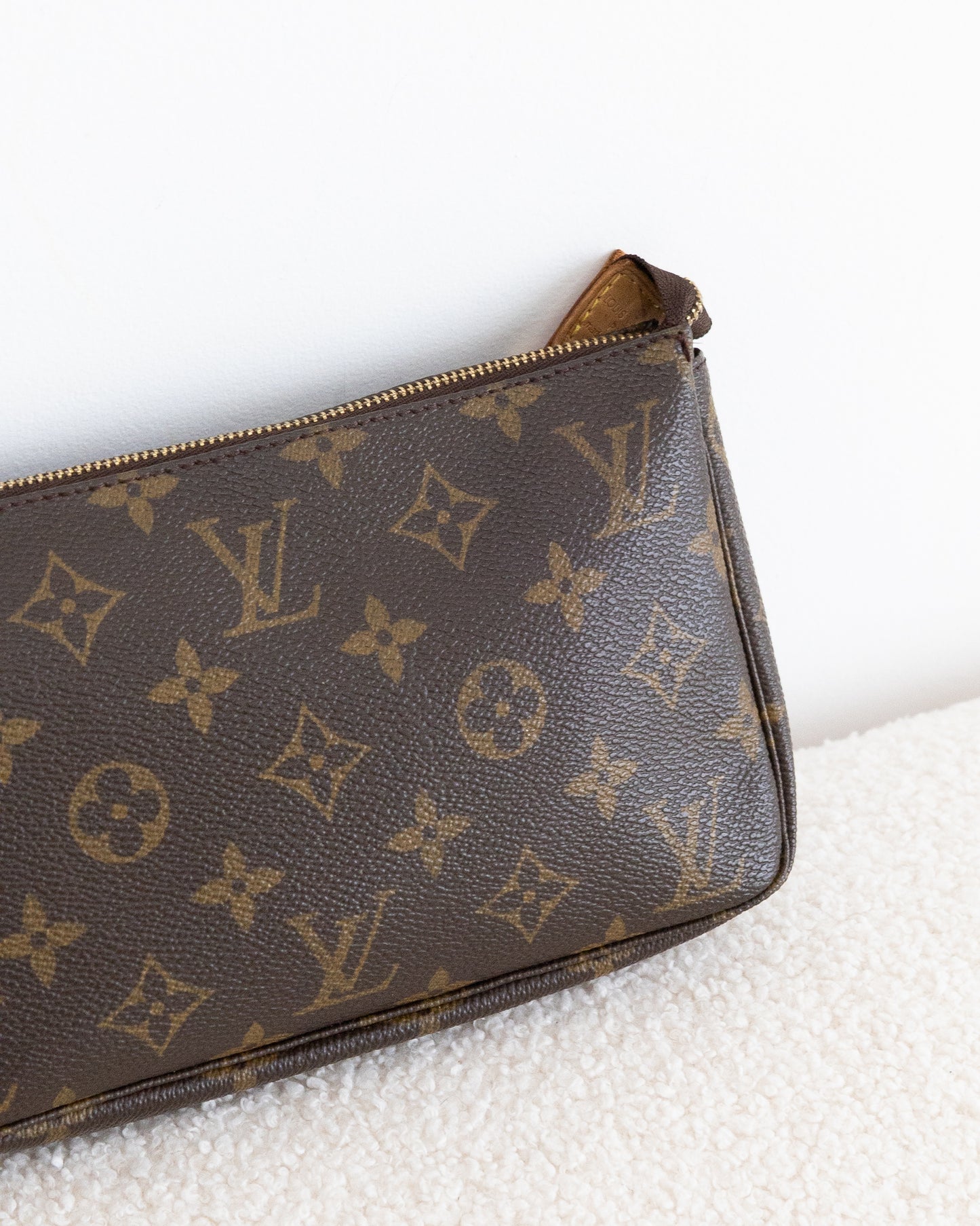LOUIS VUITTON Pochette Accessoires