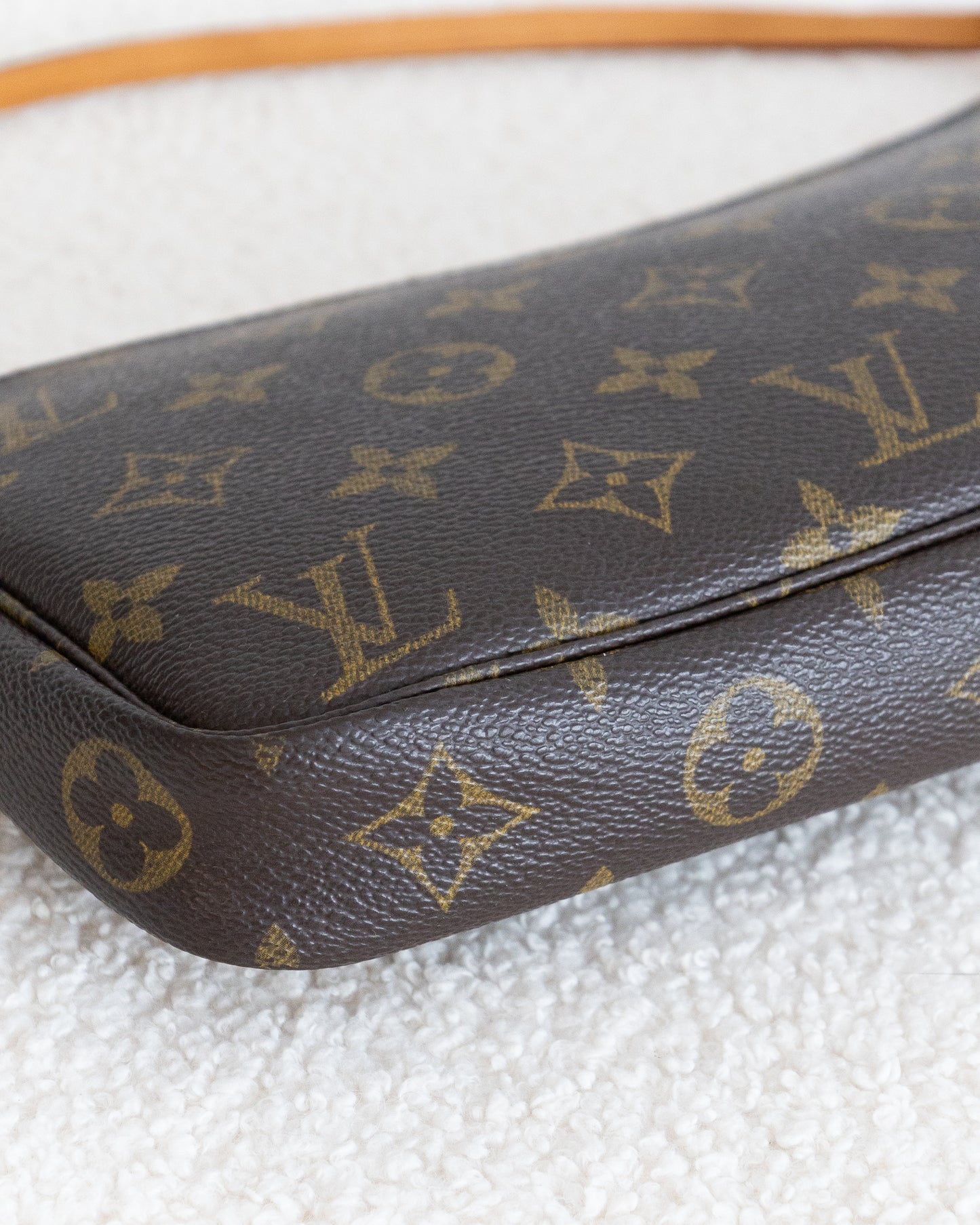 LOUIS VUITTON Pochette Accessoires
