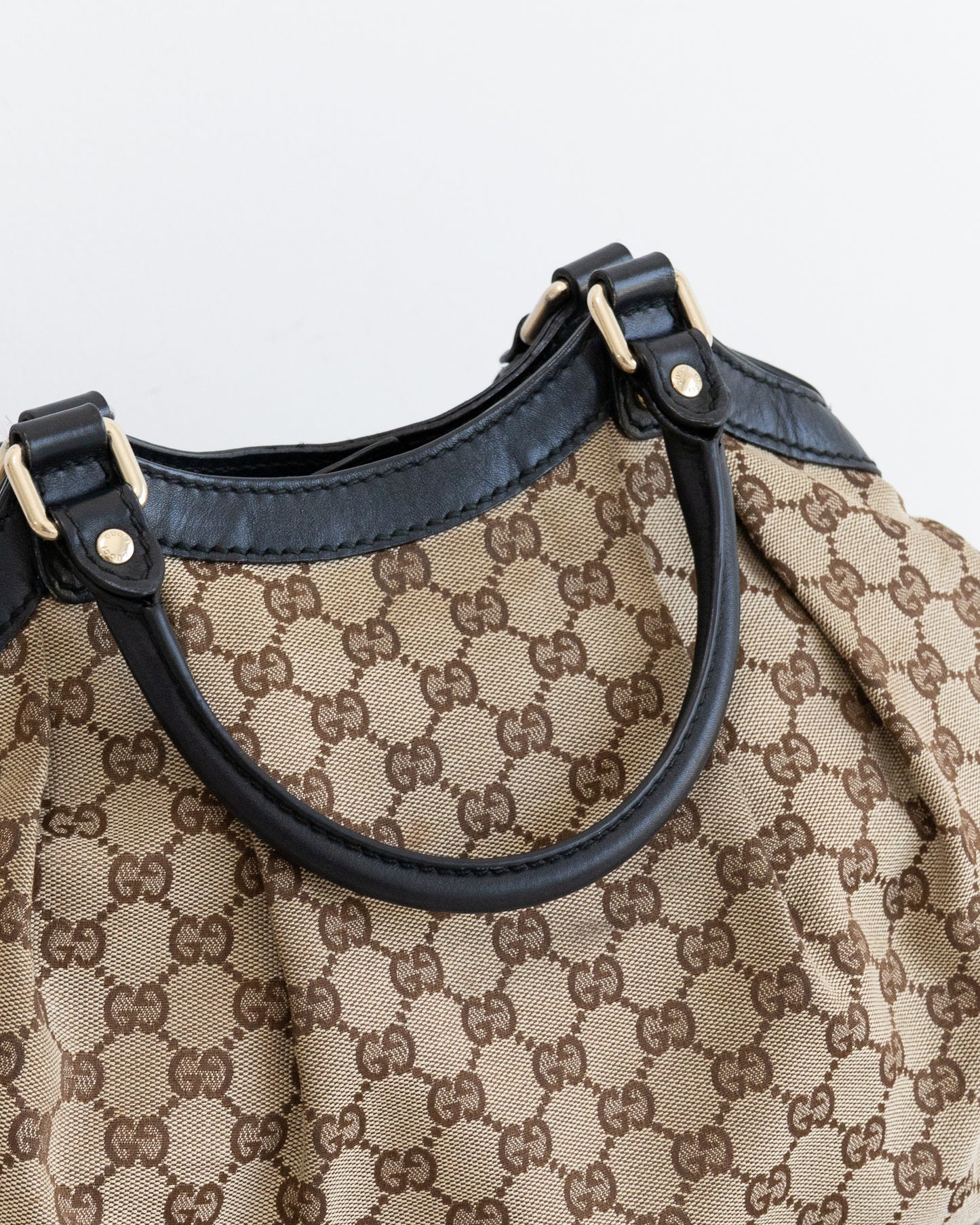 GUCCI Medium GG Canvas Sukey
