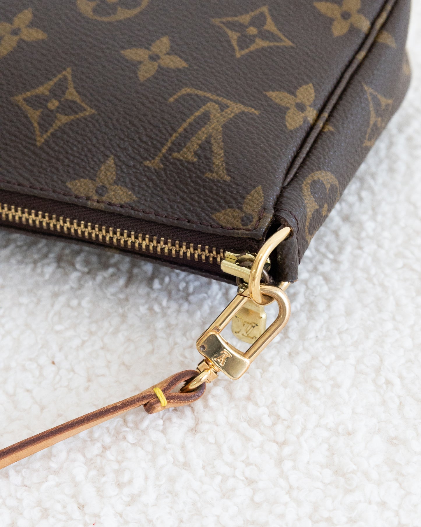 LOUIS VUITTON Pochette Accessoires