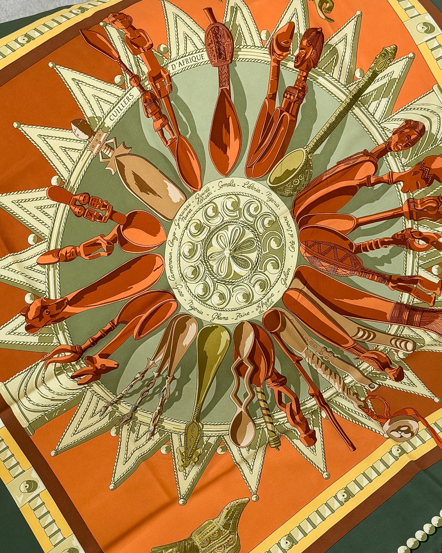 HERMÈS Cuillers D Afrique Silk Scarf