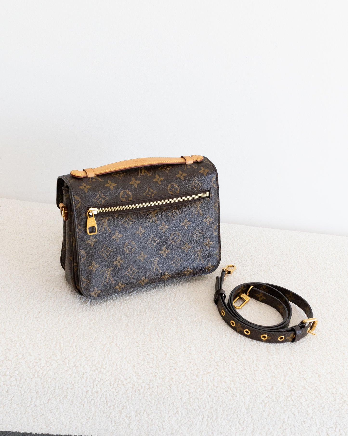 LOUIS VUITON Pochette Metis
