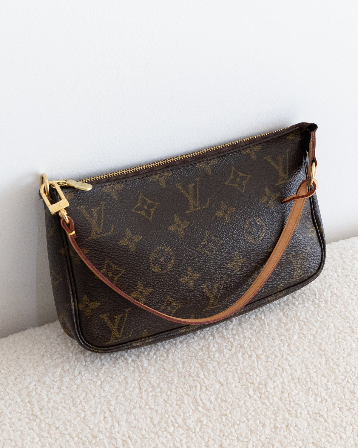 LOUIS VUITTON Pochette Accessoires