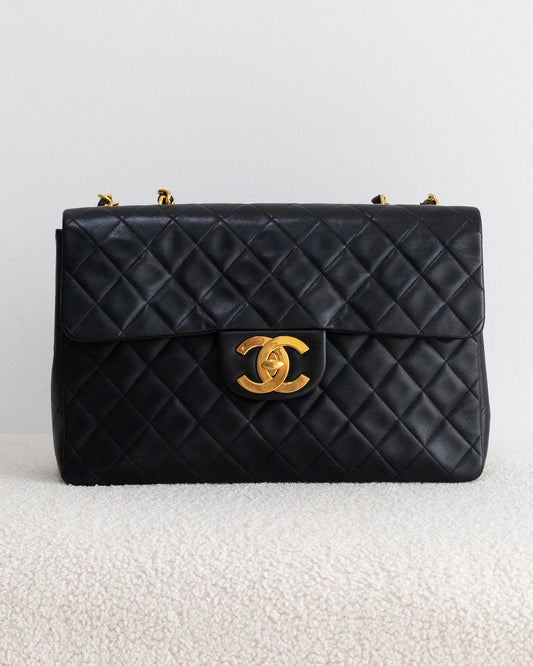 CHANEL Maxi Classic Flap
