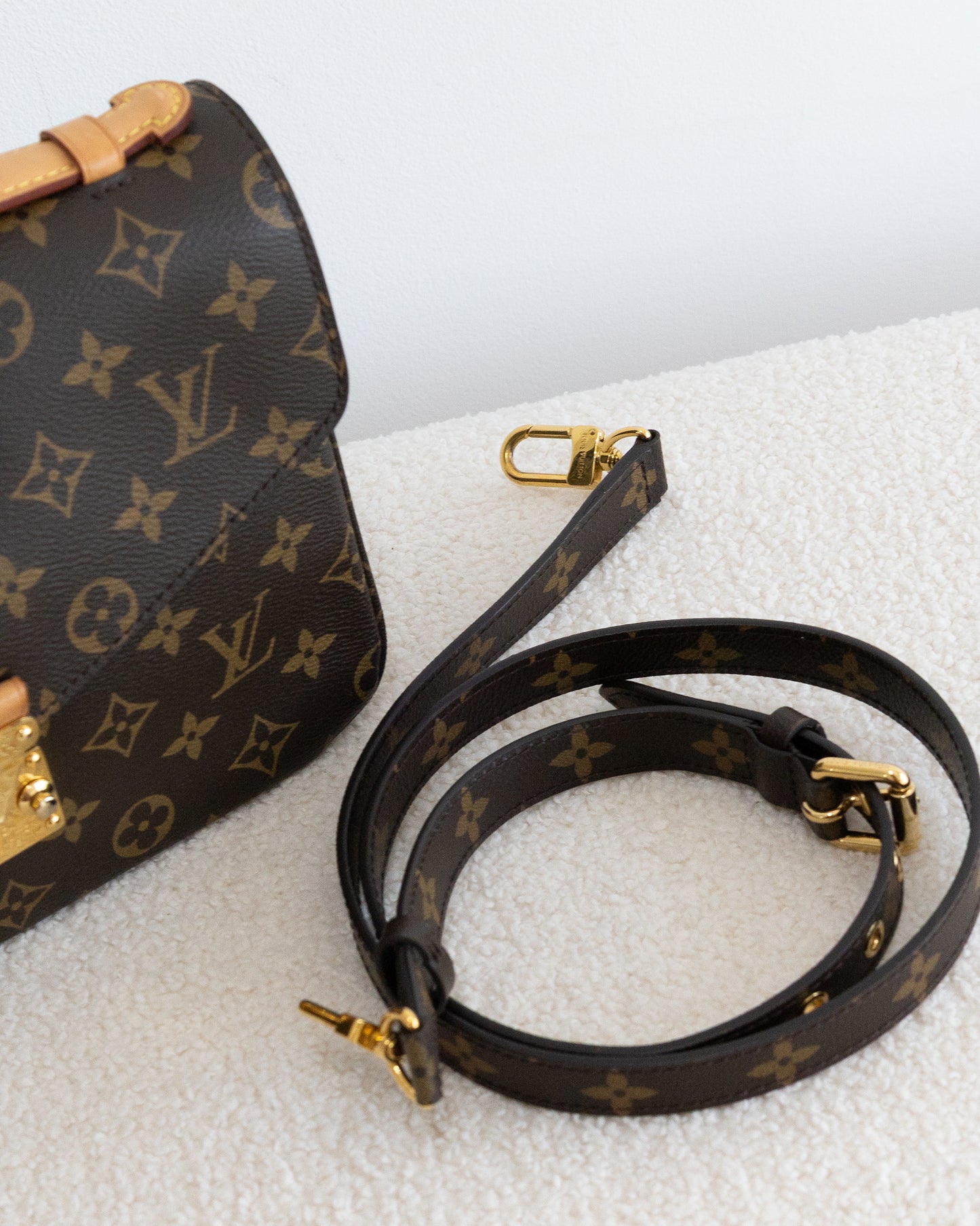 LOUIS VUITTON Pochette Metis