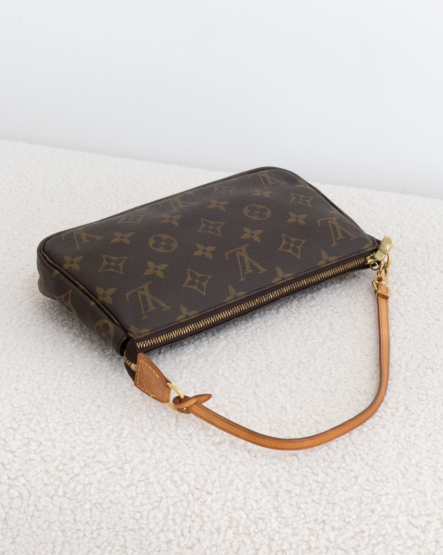 LOUIS VUITTON Pochette Accessoires