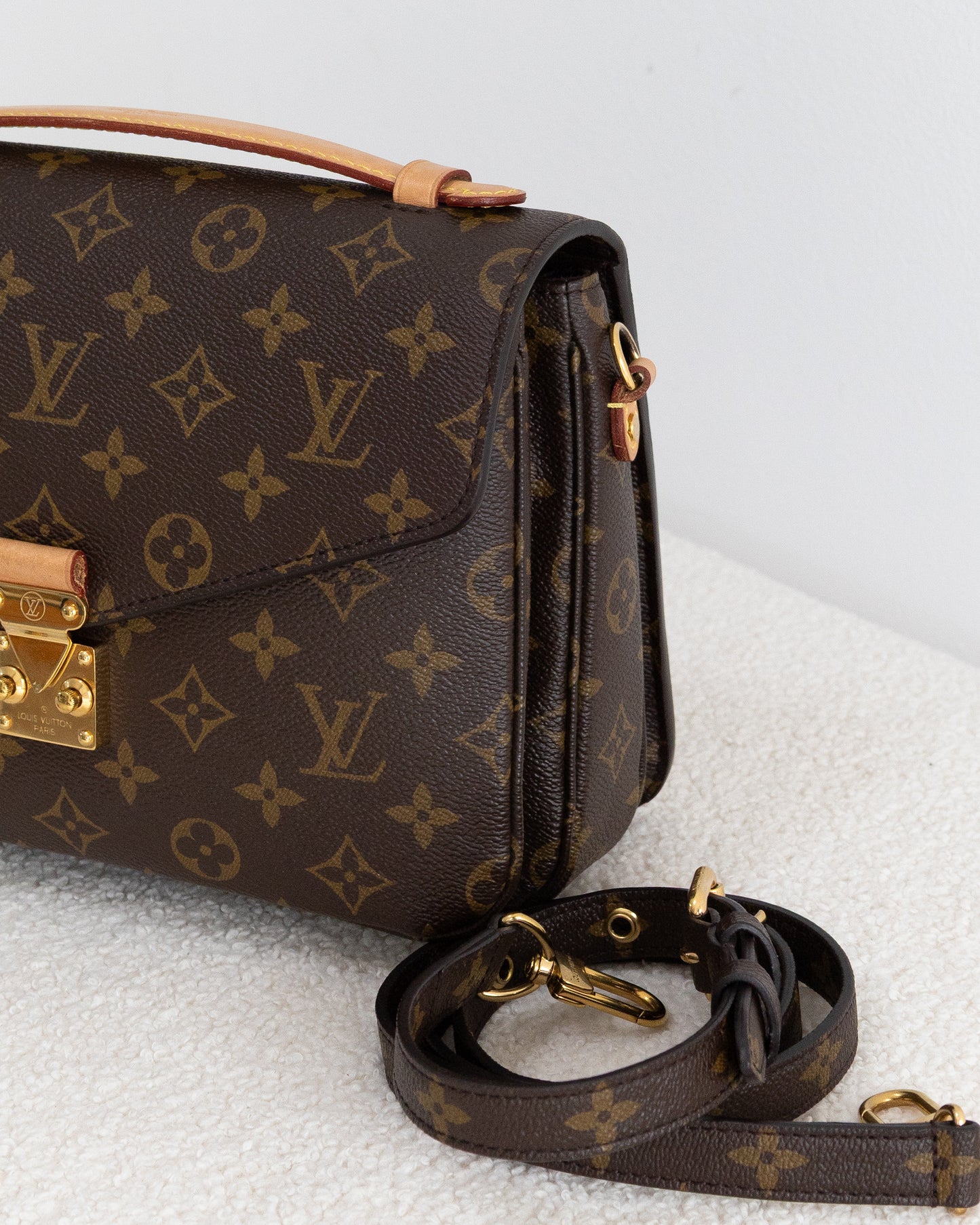 LOUIS VUITTON Pochette Metis
