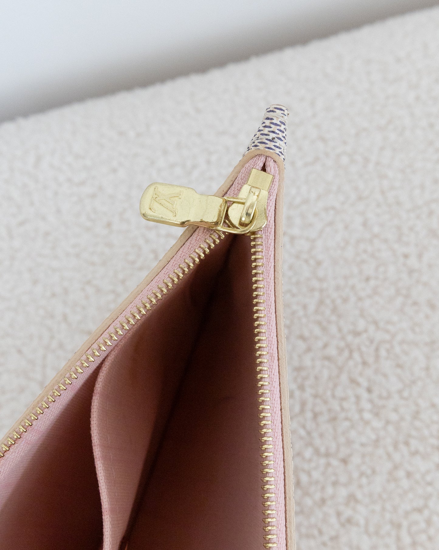 LOUIS VUITTON Pochette