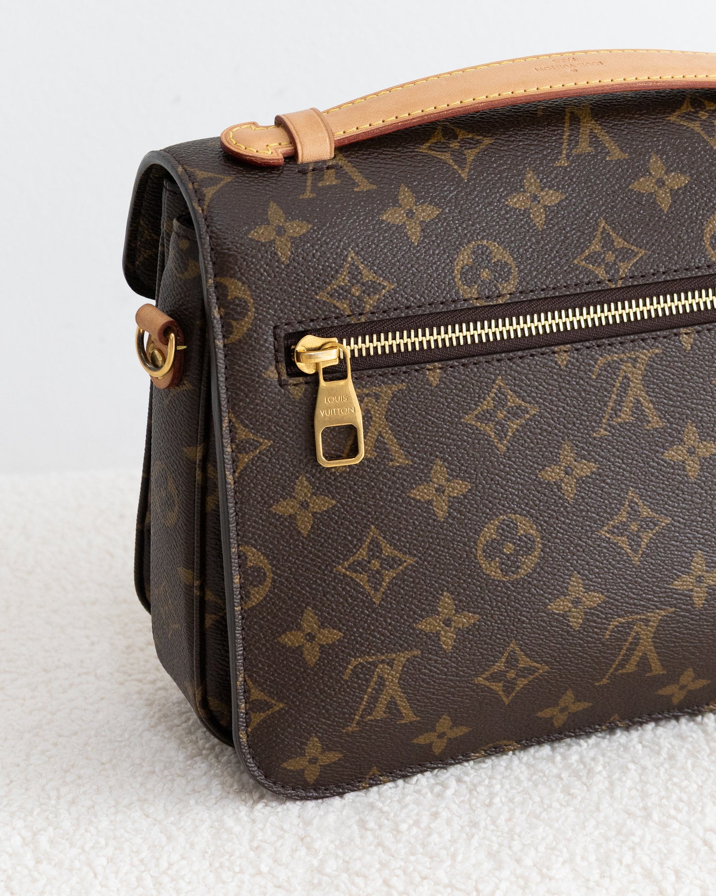 LOUIS VUITTON Pochette Metis