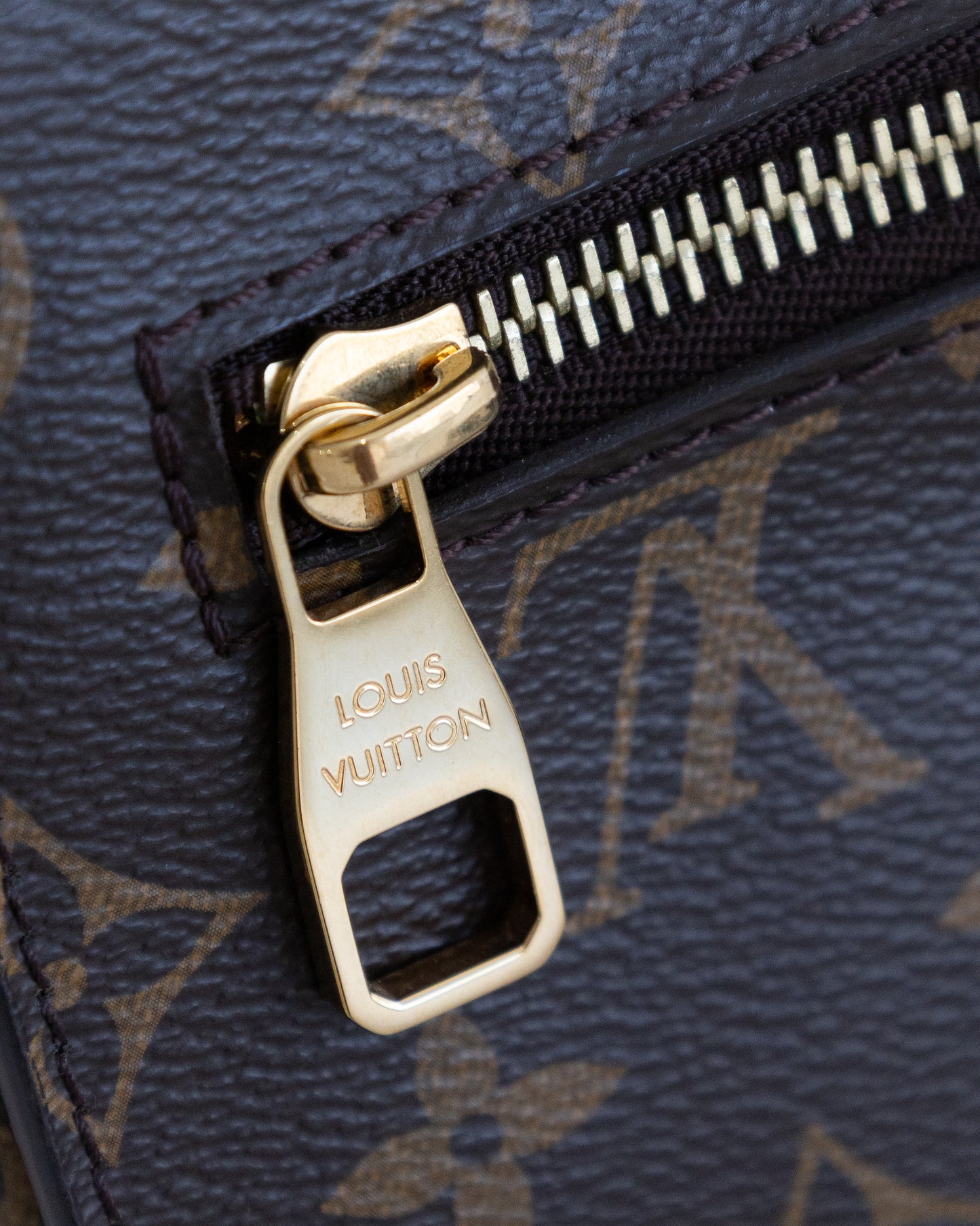 LOUIS VUITTON Pochette Metis