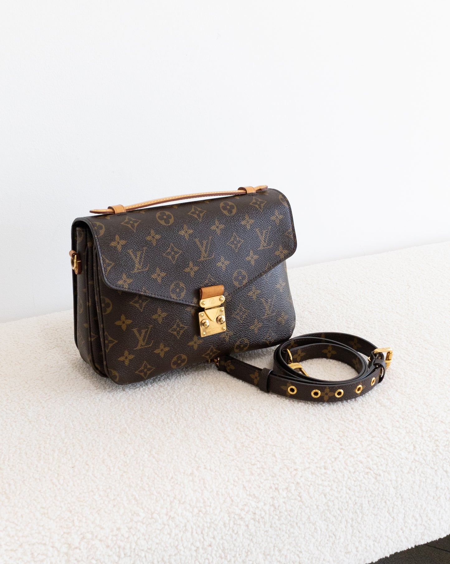 LOUIS VUITON Pochette Metis
